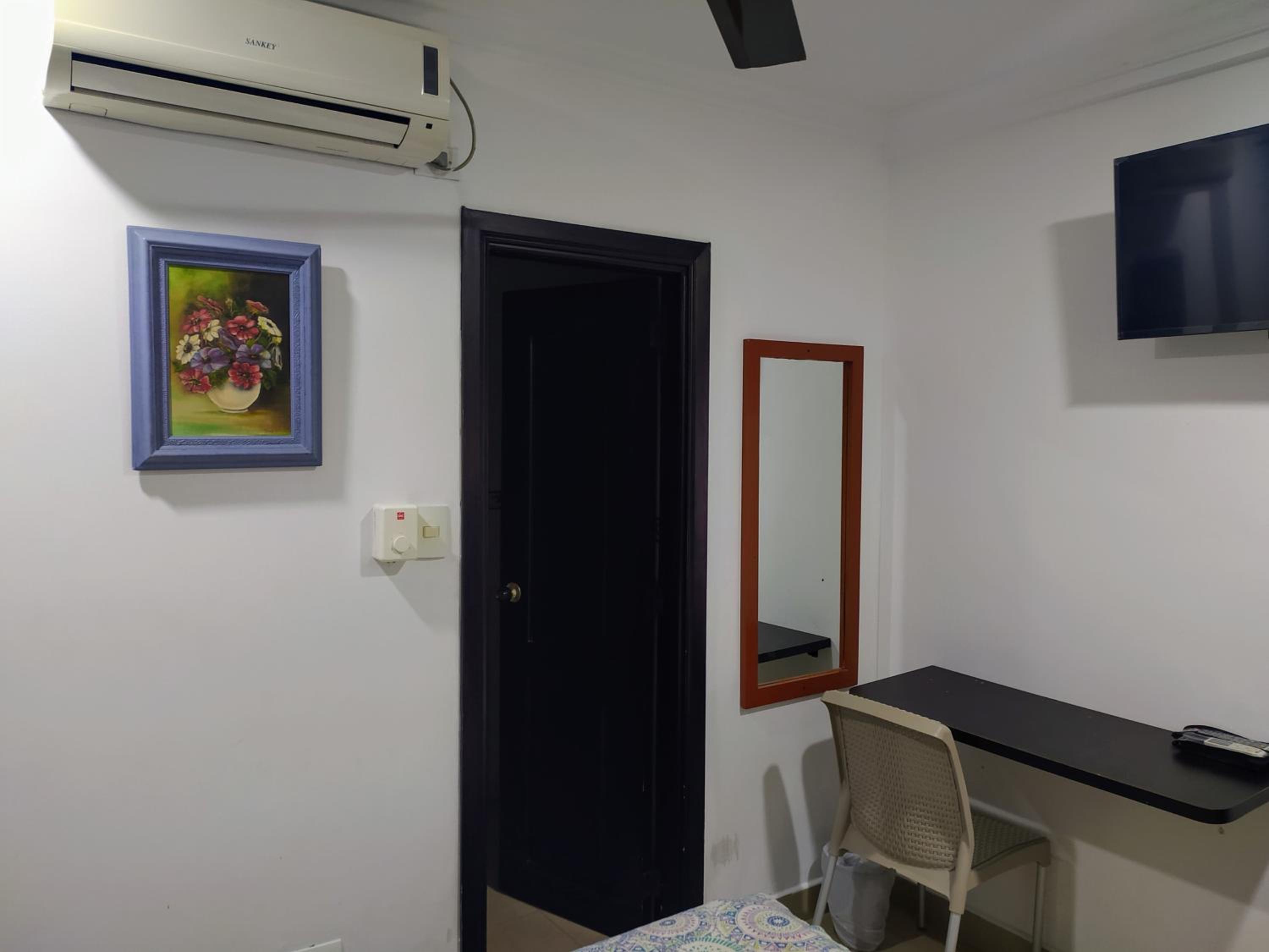 Single Room With Air Conditioning photo 3