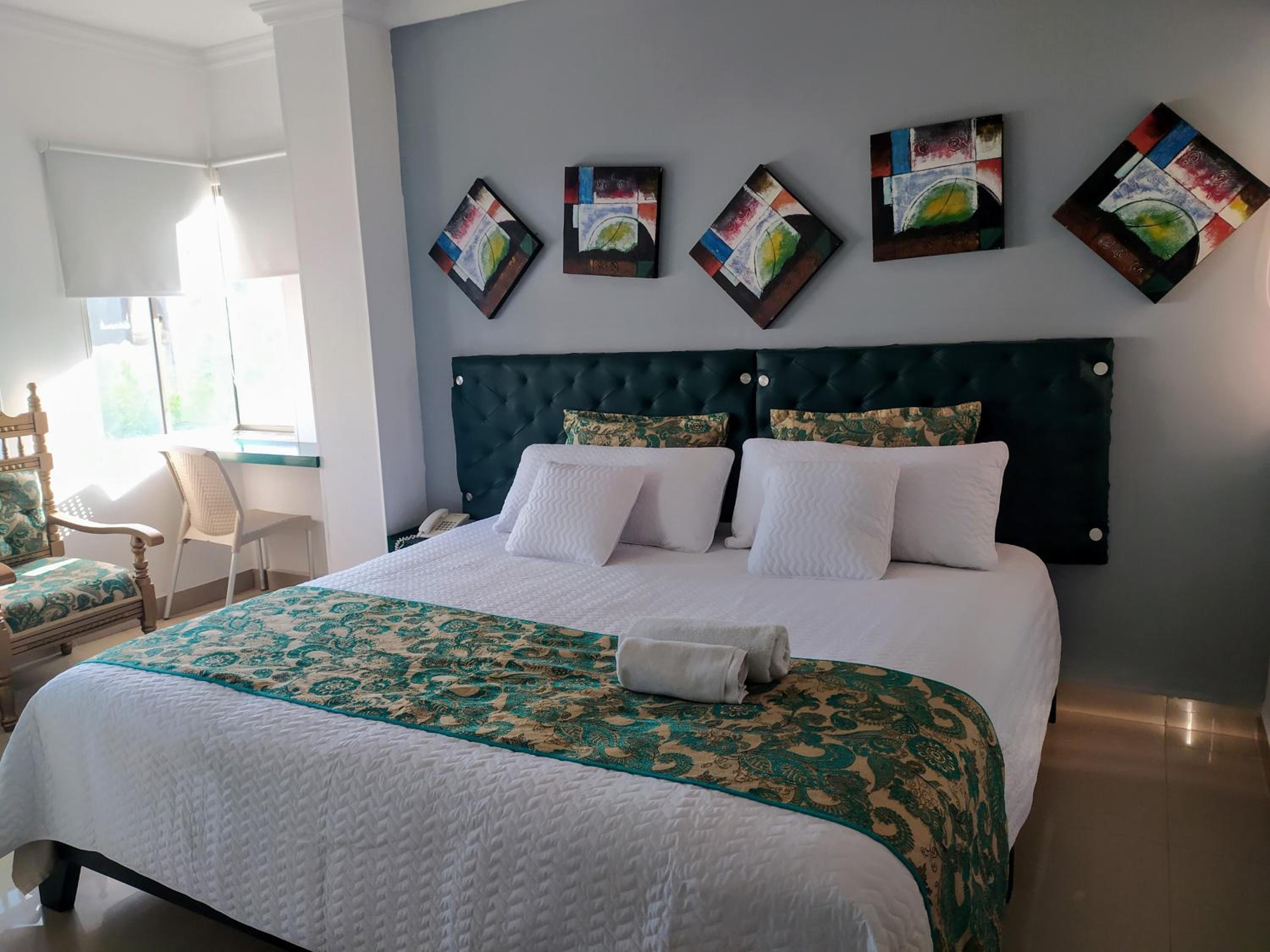 Deluxe Queen Suite photo 1