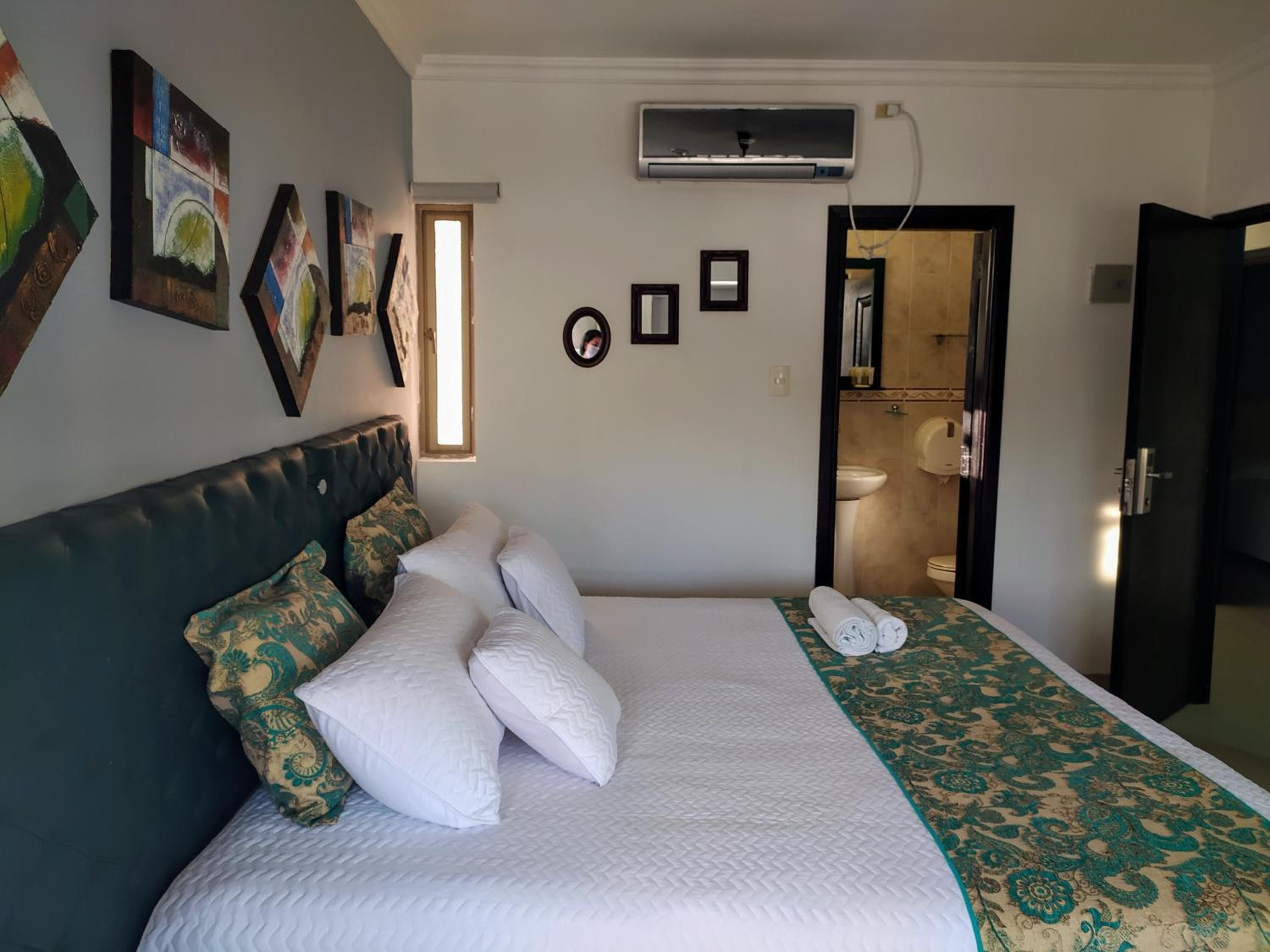 Deluxe Queen Suite photo 2