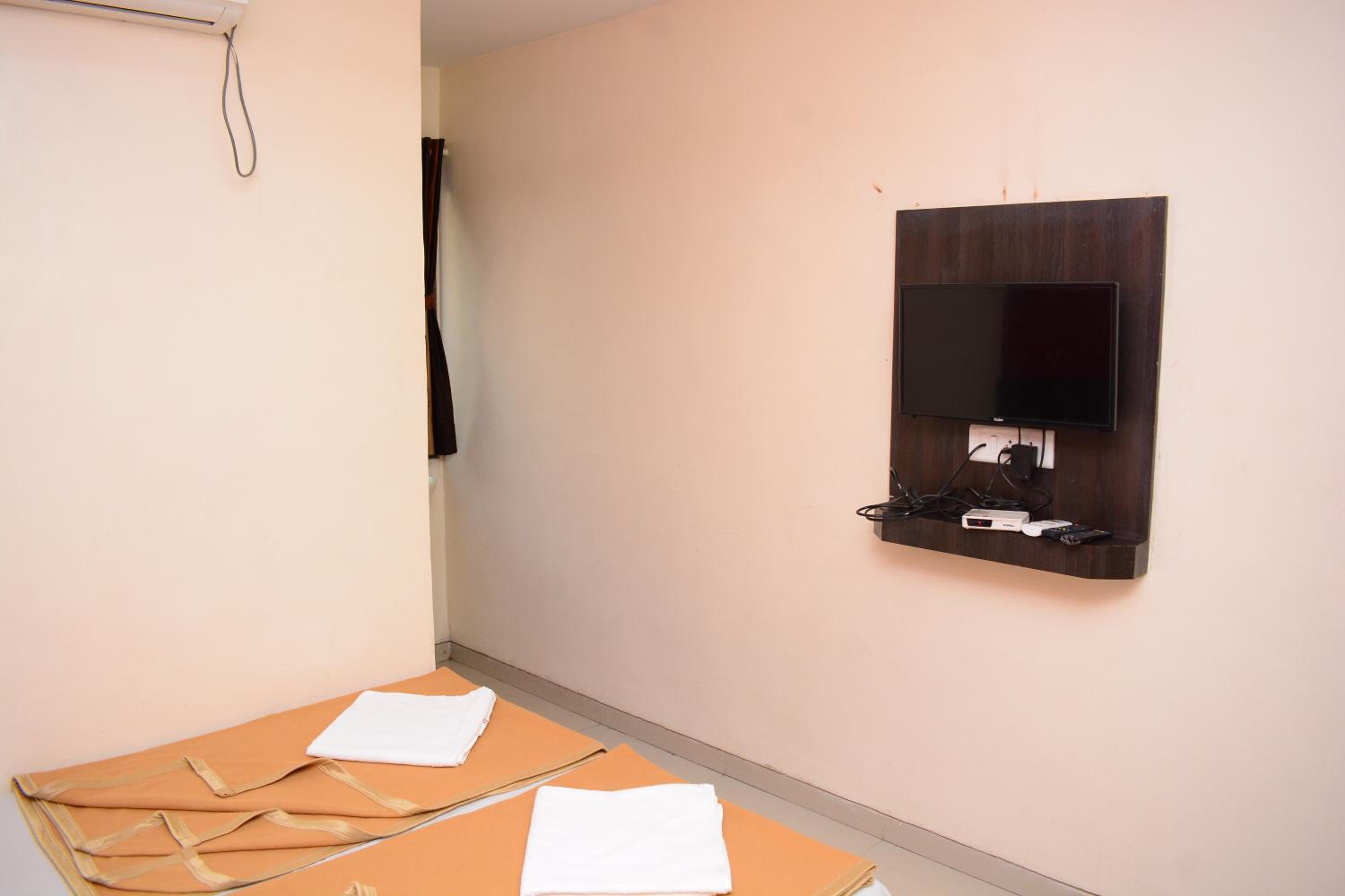 Standard Double Room - Photo 7