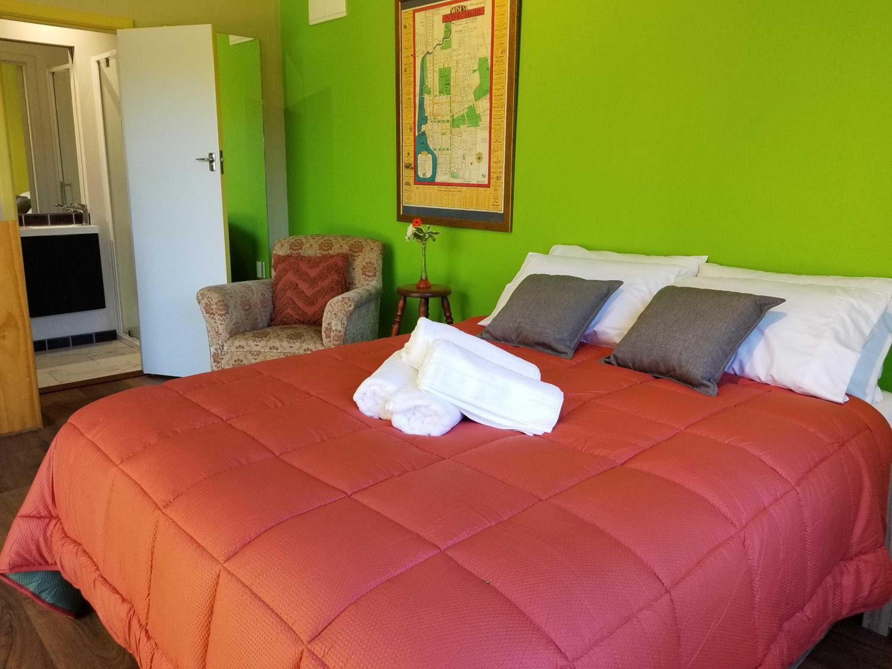 Queen Room with Garden View