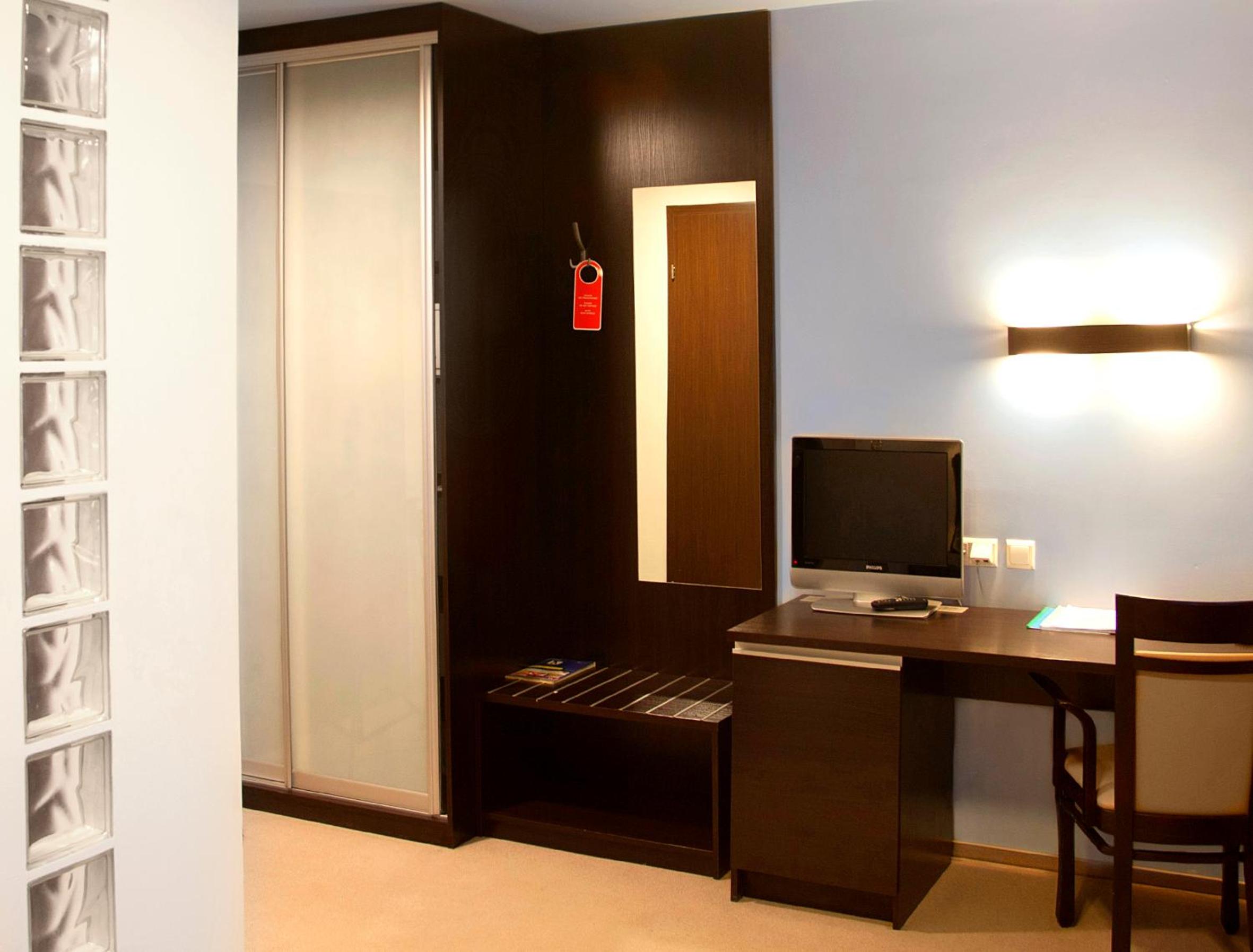 Double or Twin Room - Photo 6