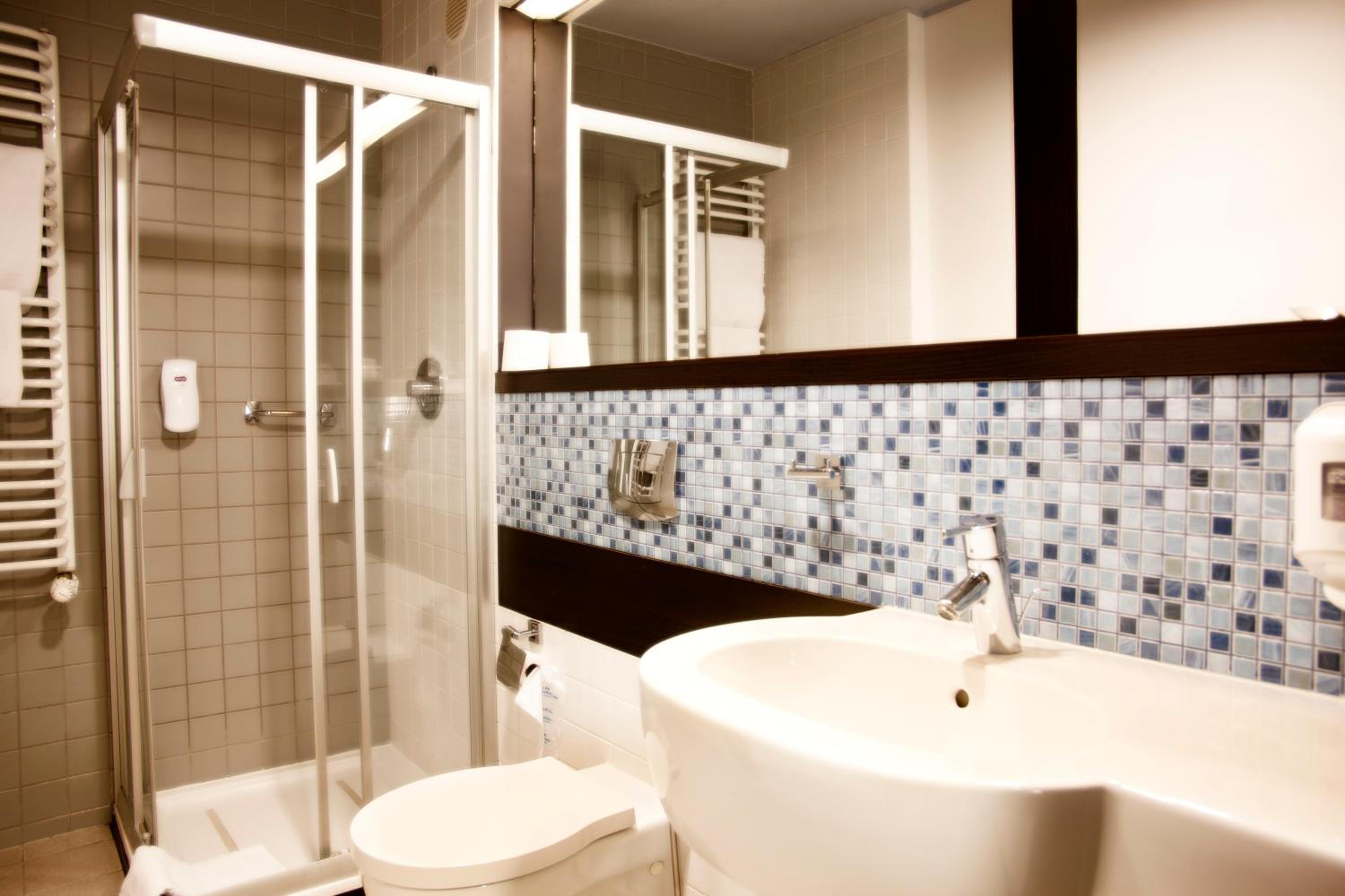 Double or Twin Room - Photo 4