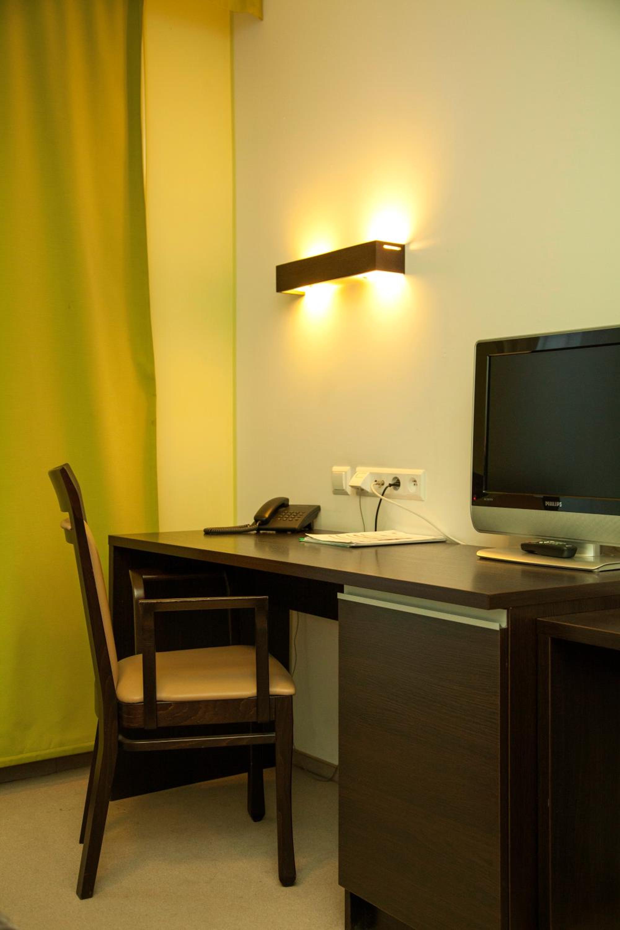 Double or Twin Room - Photo 7