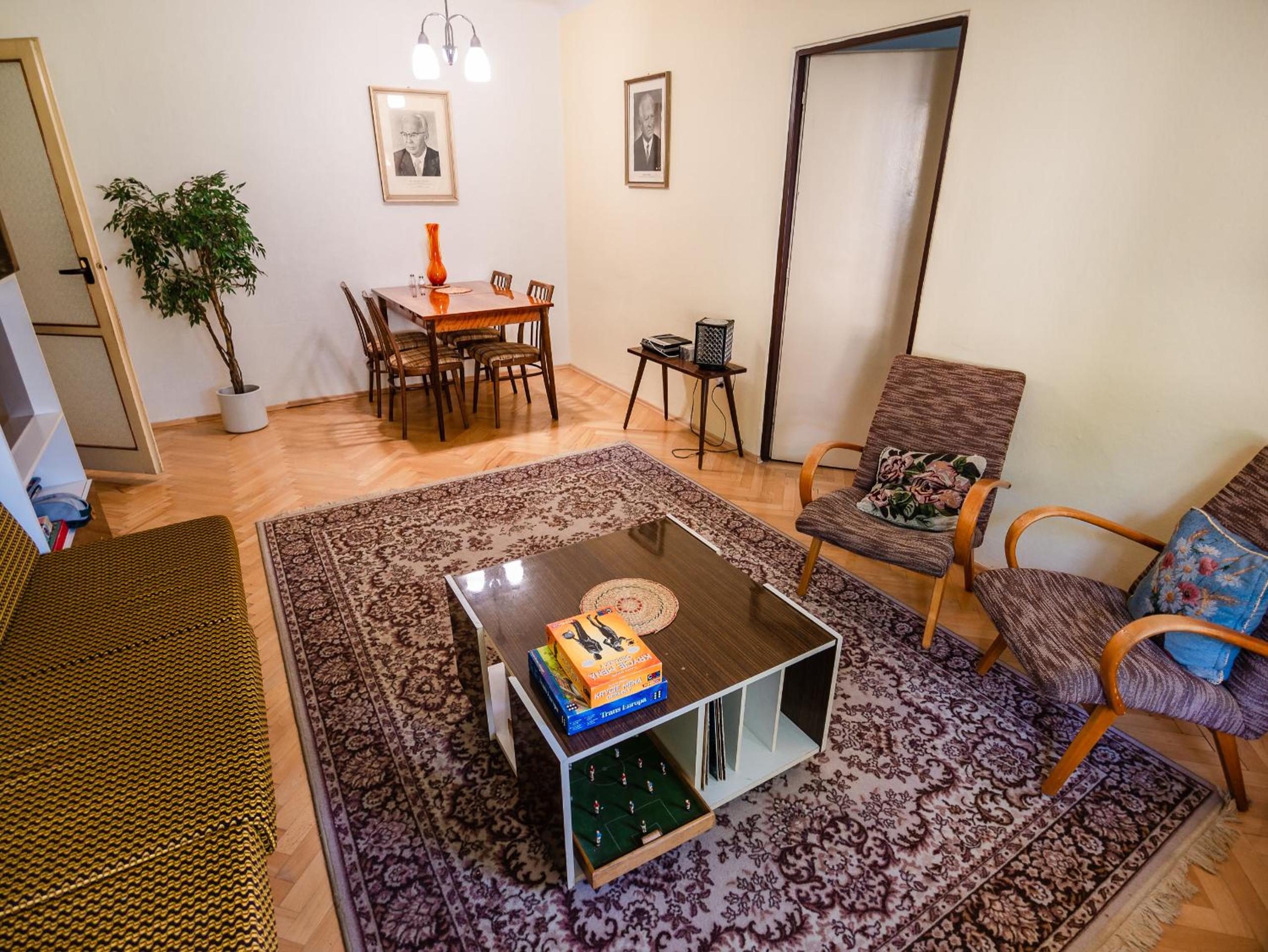 One-Bedroom Apartment photo 1