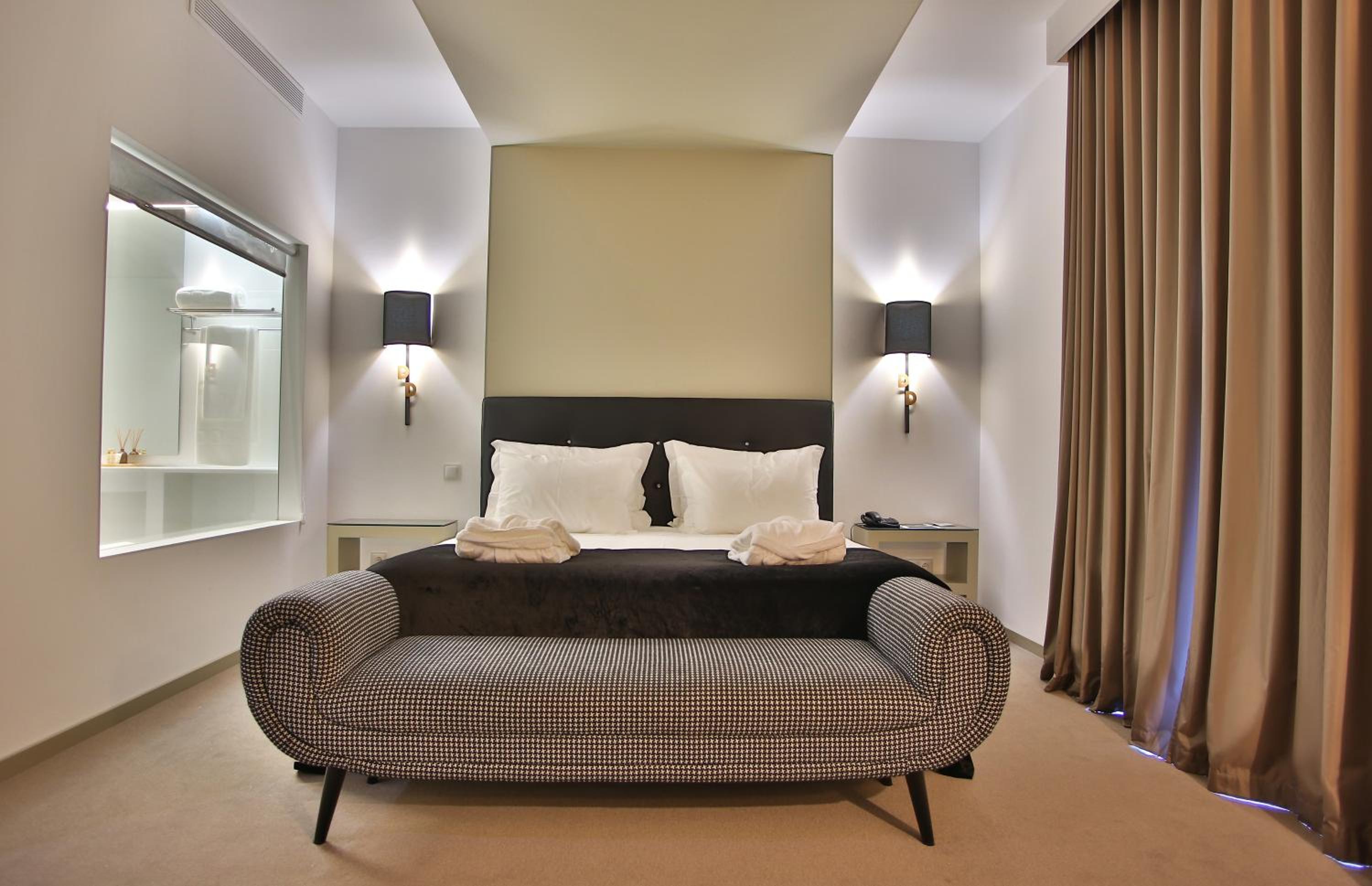 Suite (2 Adults + 2 Children)