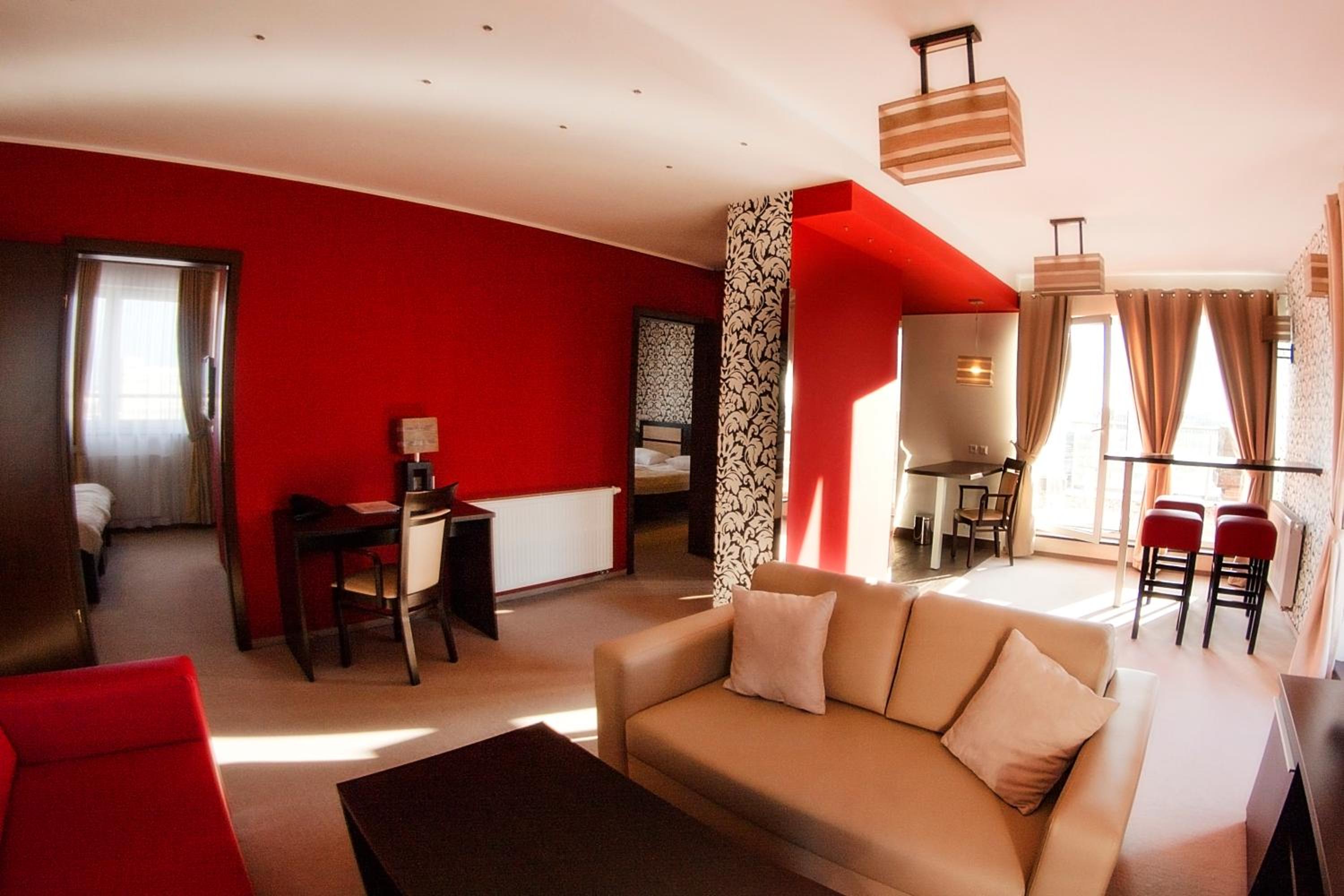 Deluxe Suite - Photo 6