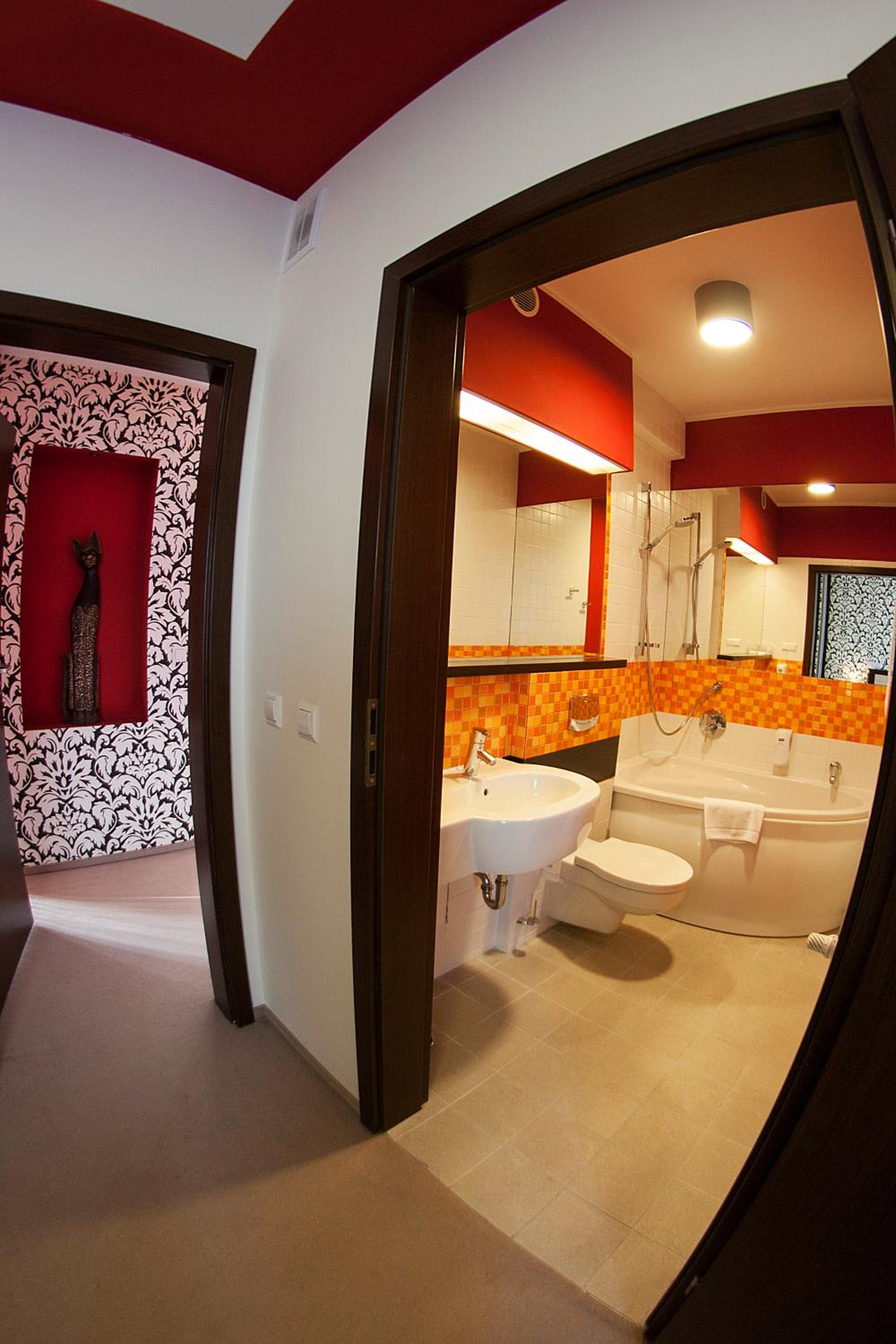 Deluxe Suite - Photo 5