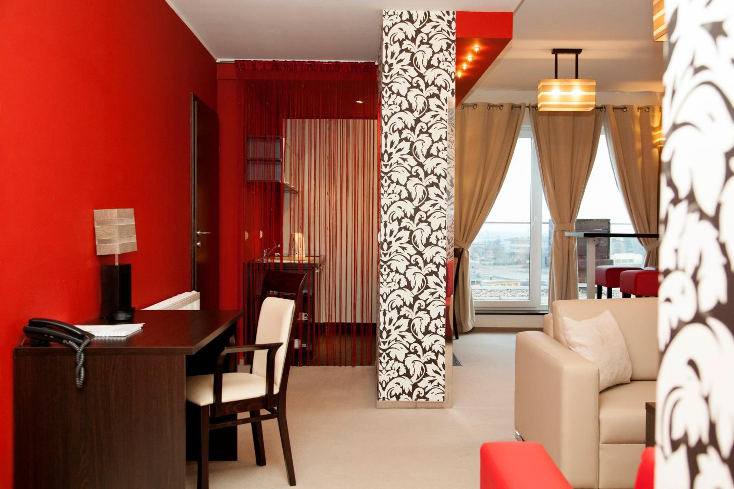 Deluxe Suite - Photo 2