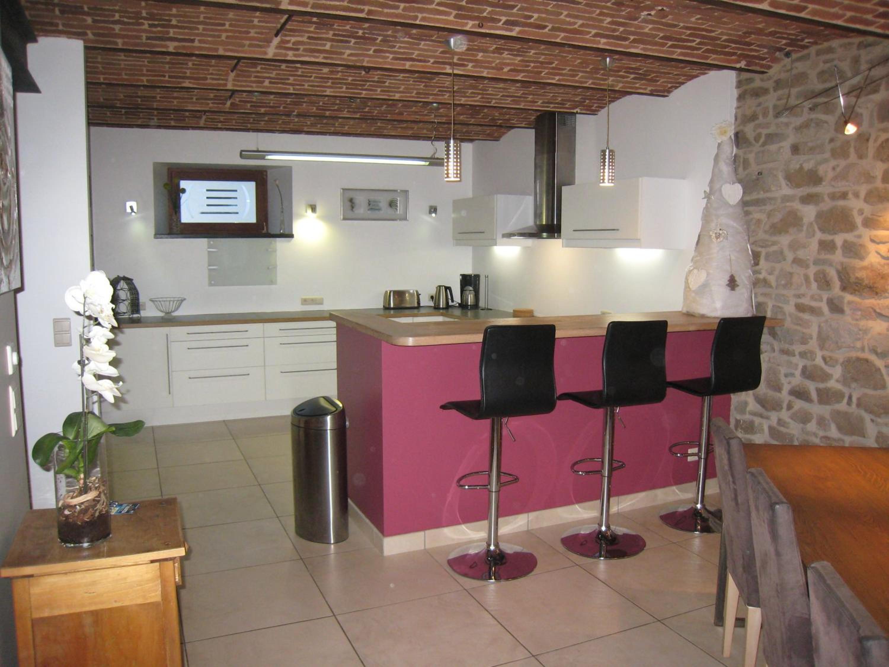 Five-Bedroom House photo 3