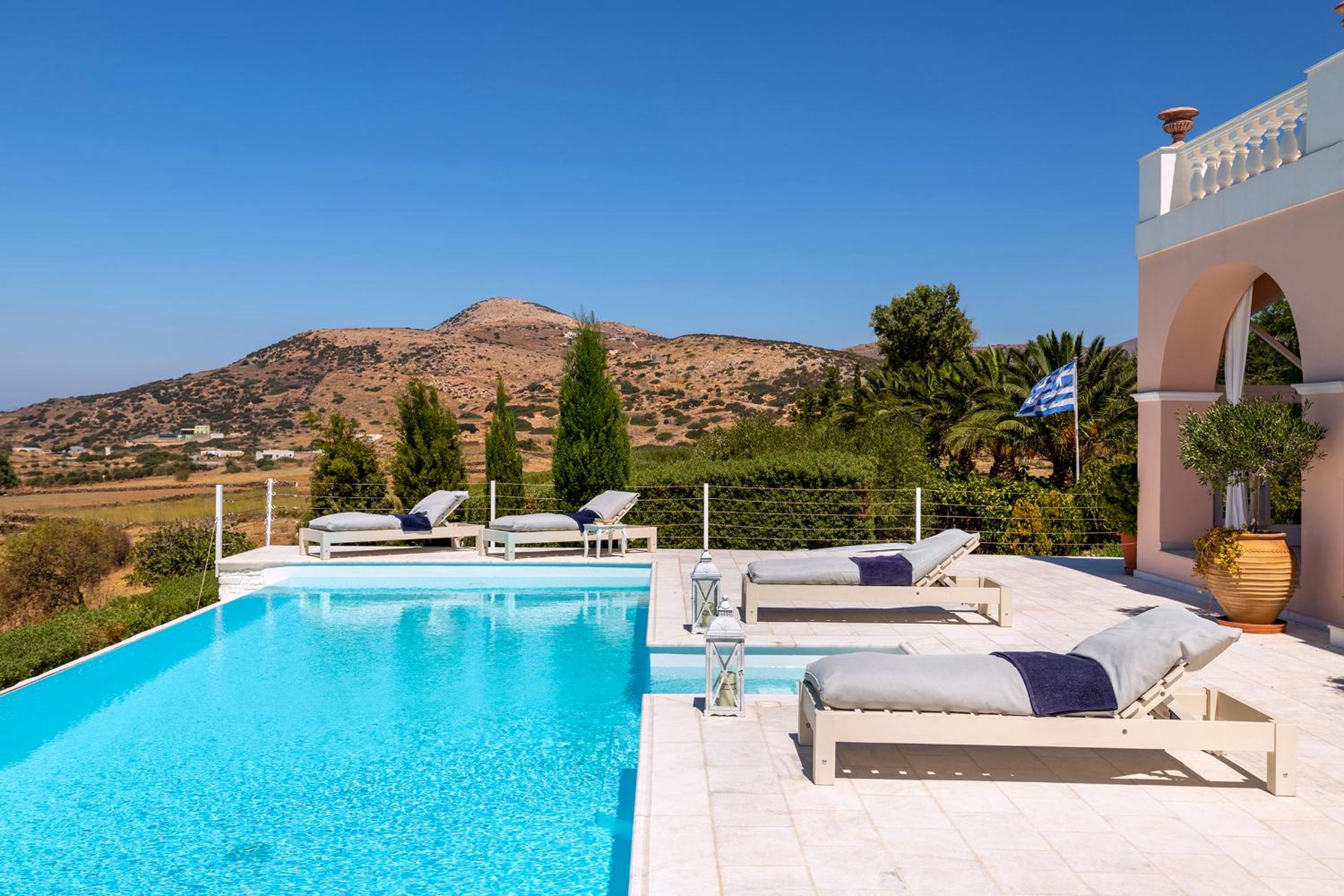 Three-Bedroom Villa with Private Pool photo 2