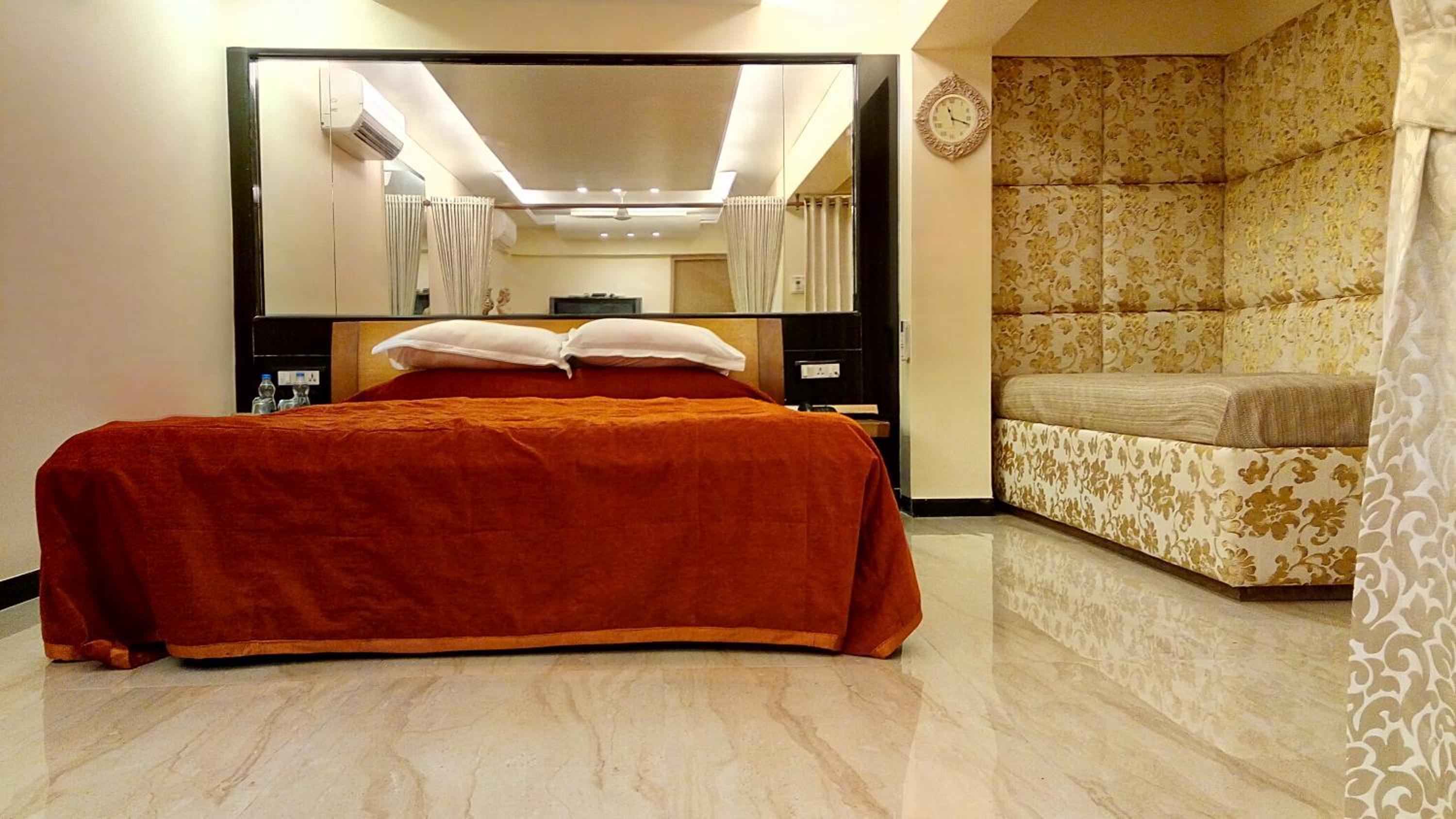 Suite - Photo 5