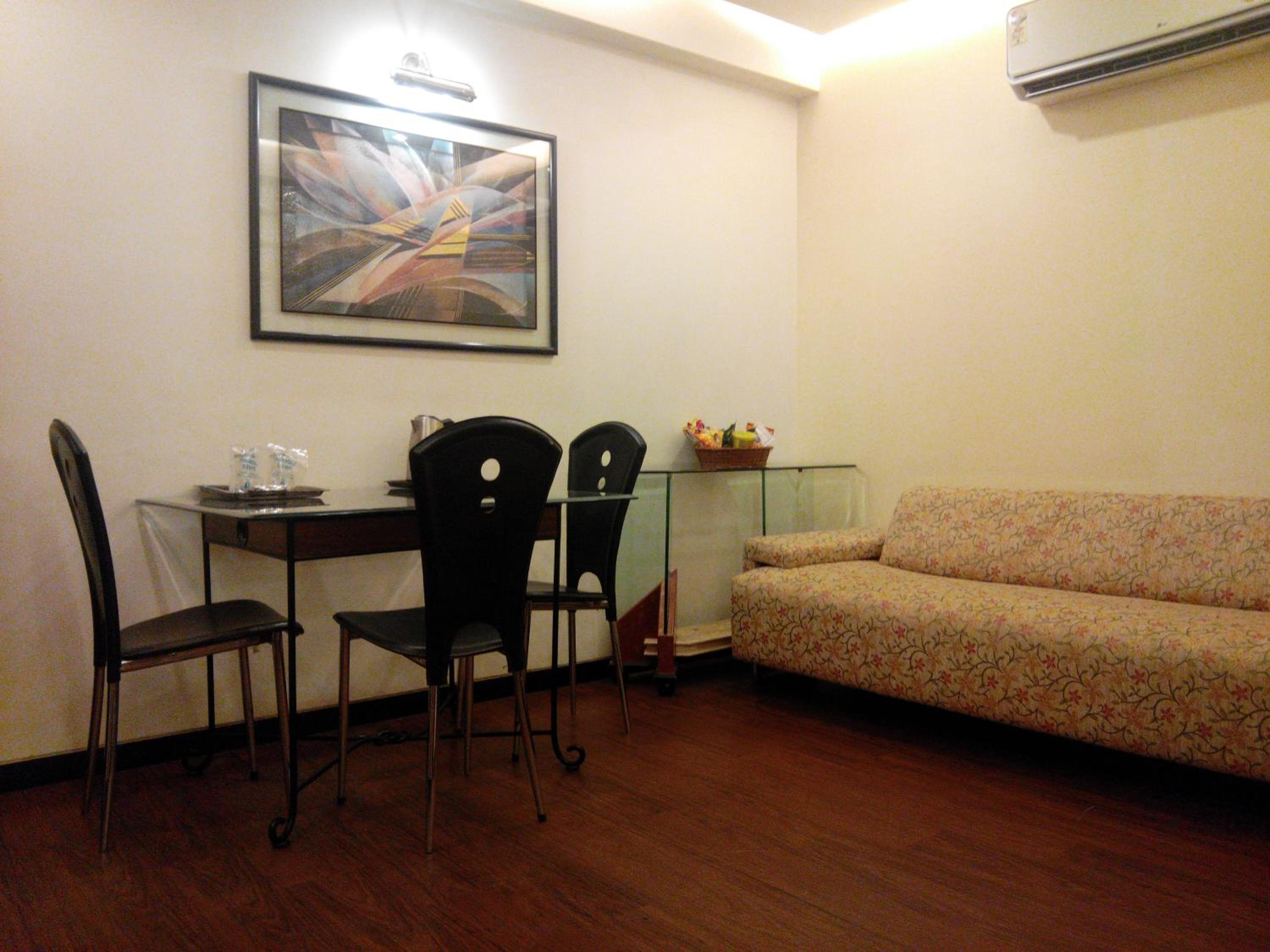 Suite - Photo 2