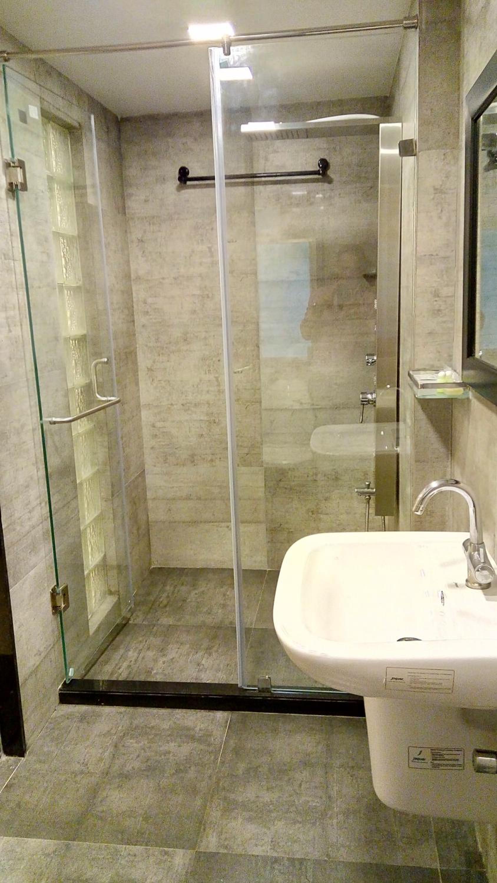 Suite - Photo 9