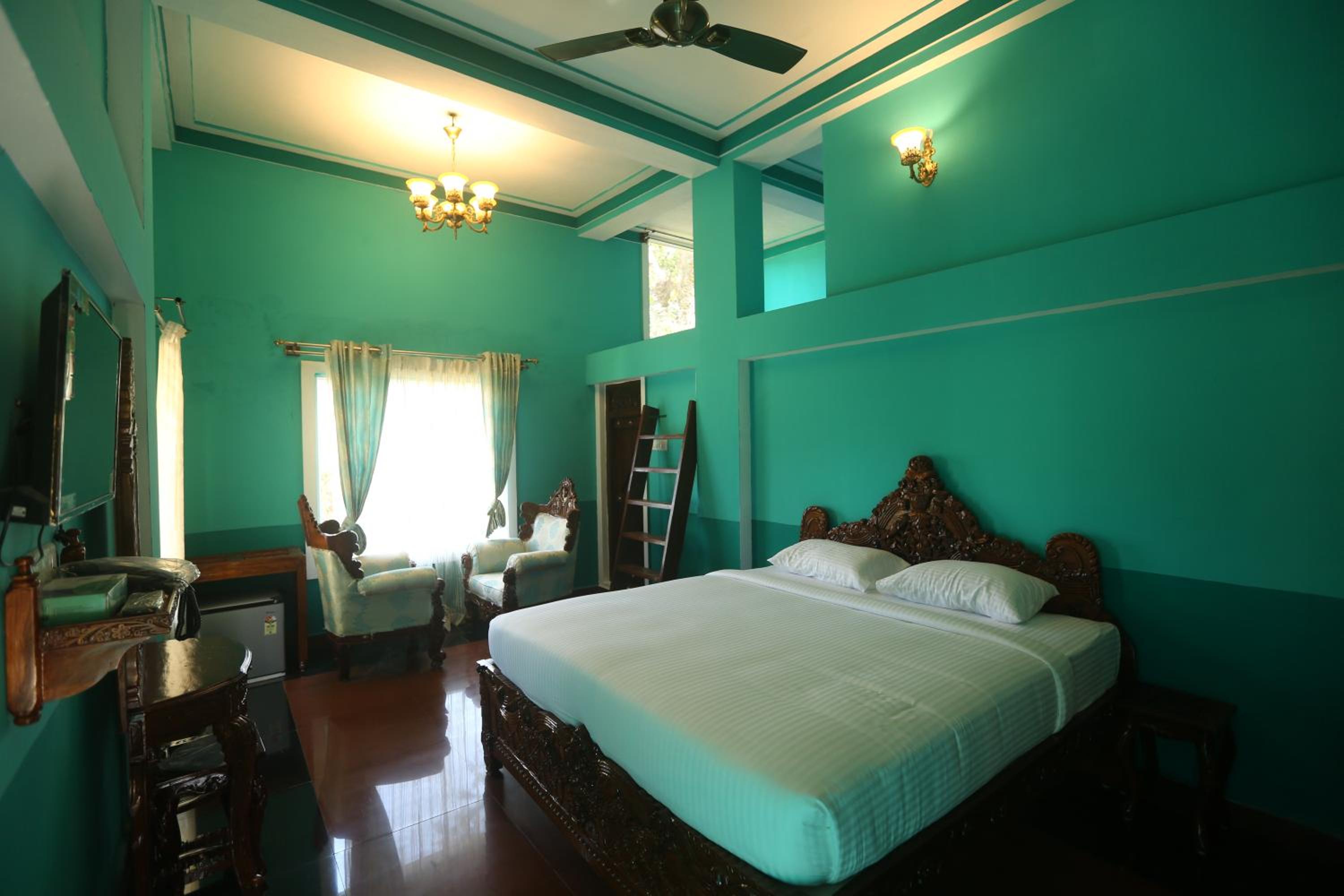 Deluxe King Room photo 3