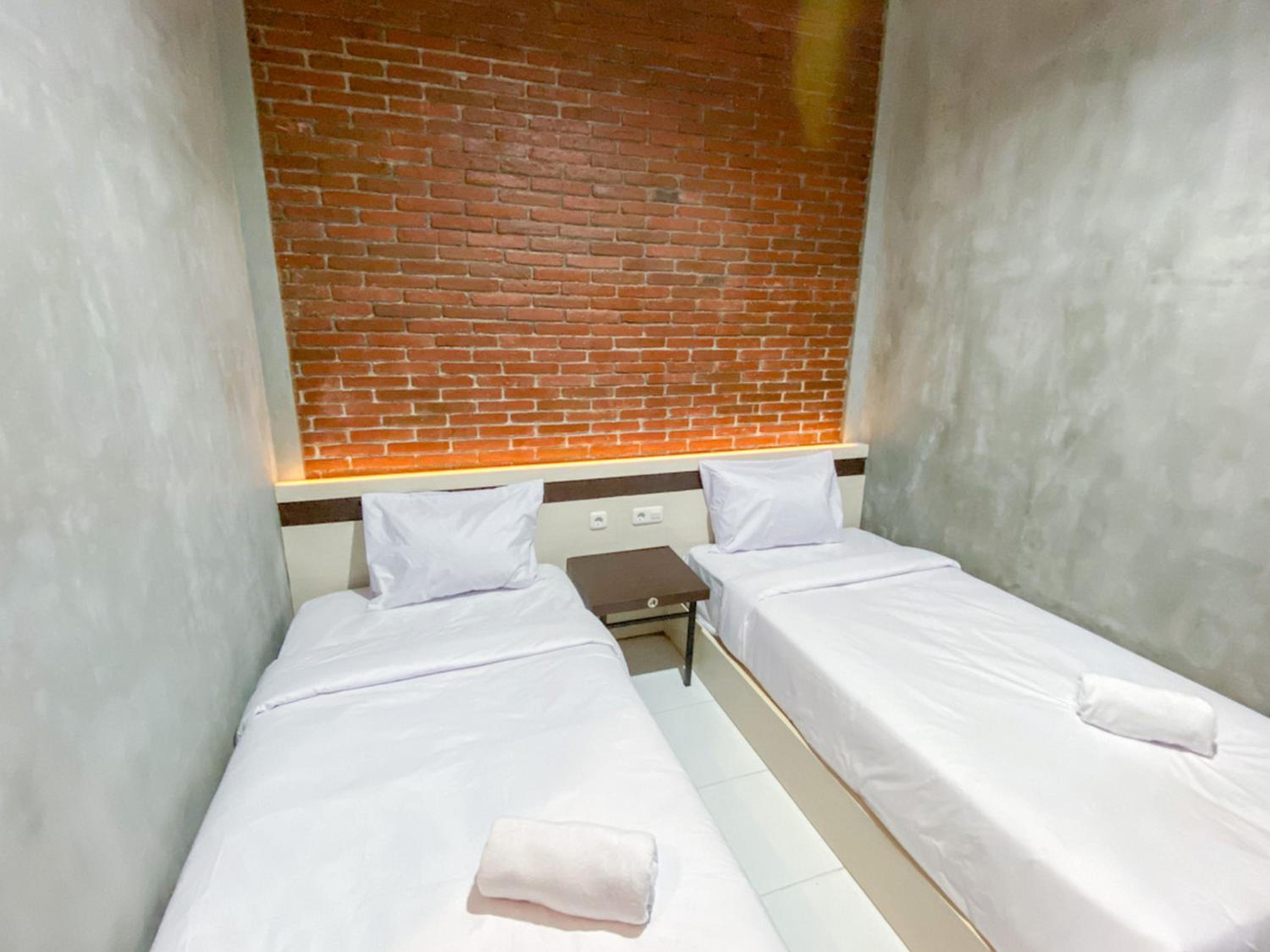 Twin Room - Photo 5