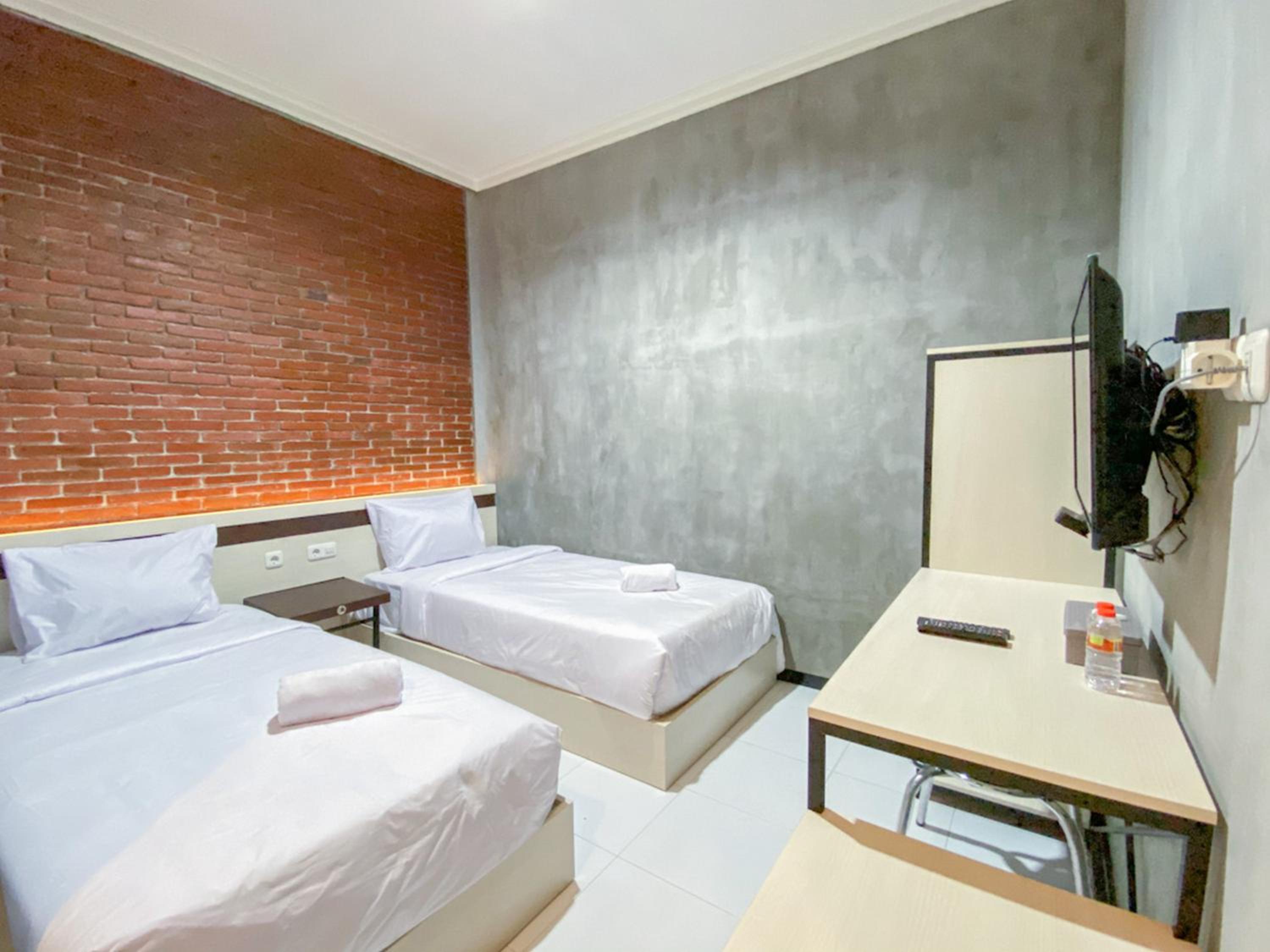 Twin Room - Photo 4