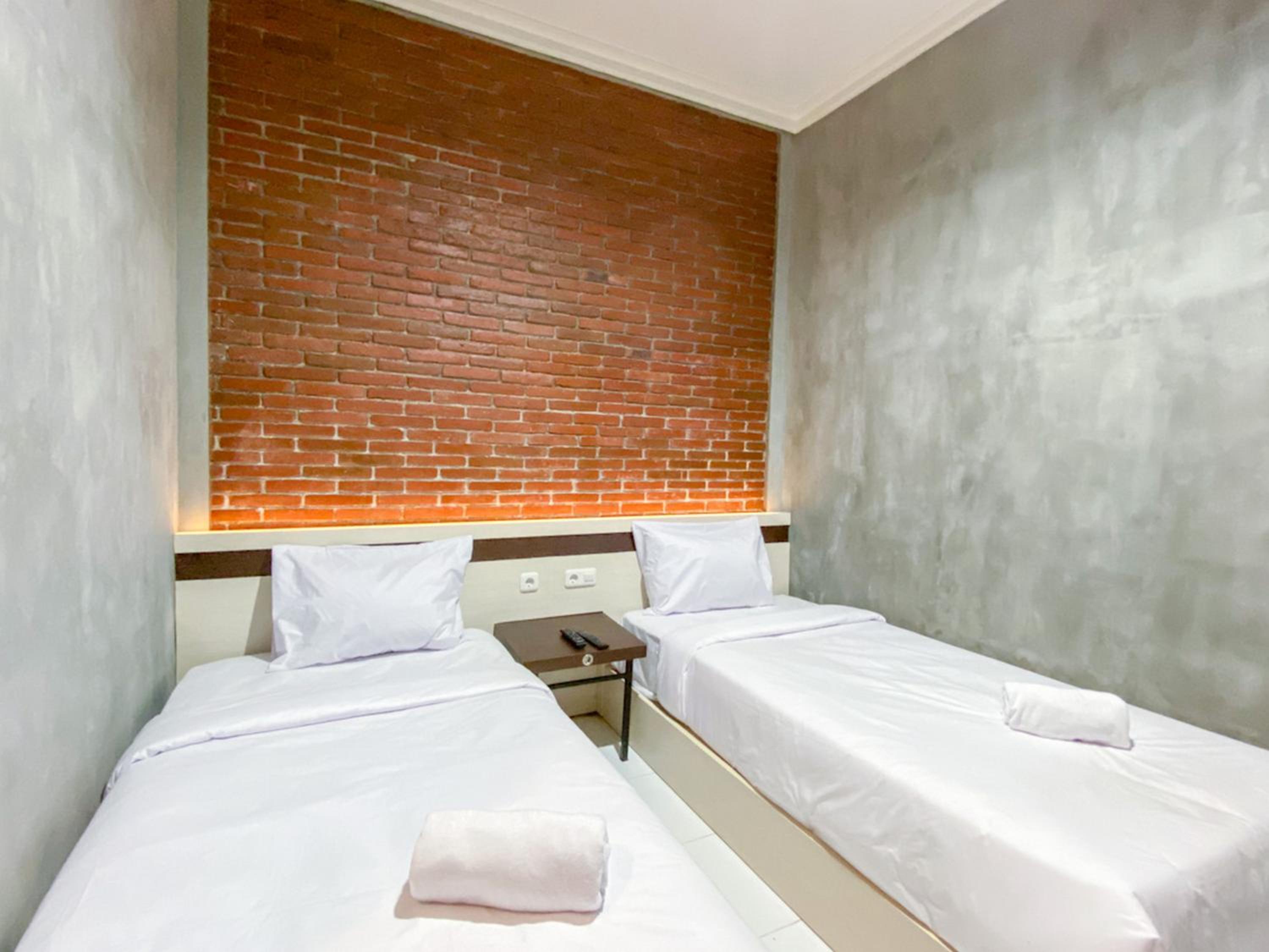 Twin Room - Photo 1