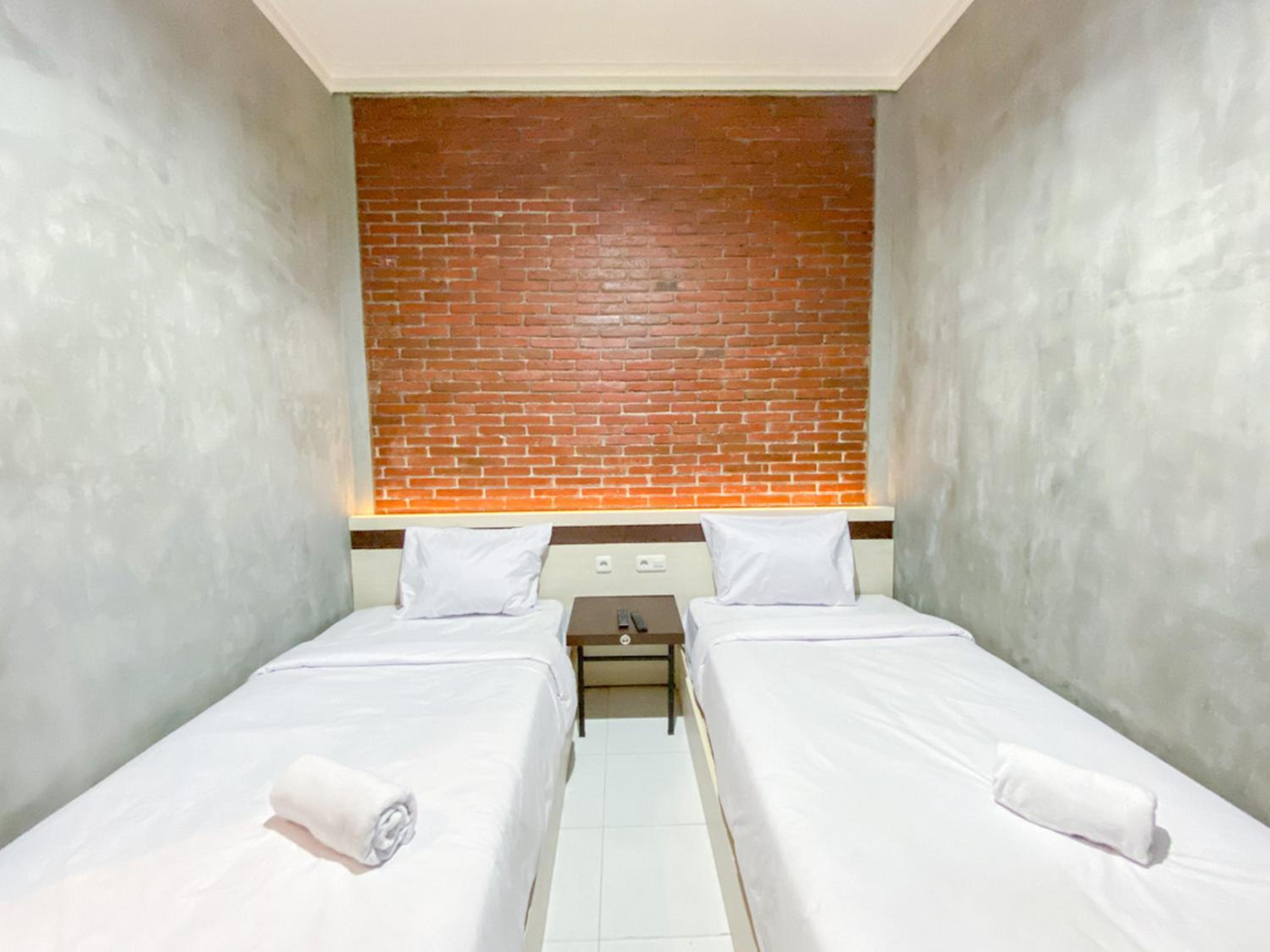 Twin Room - Photo 10