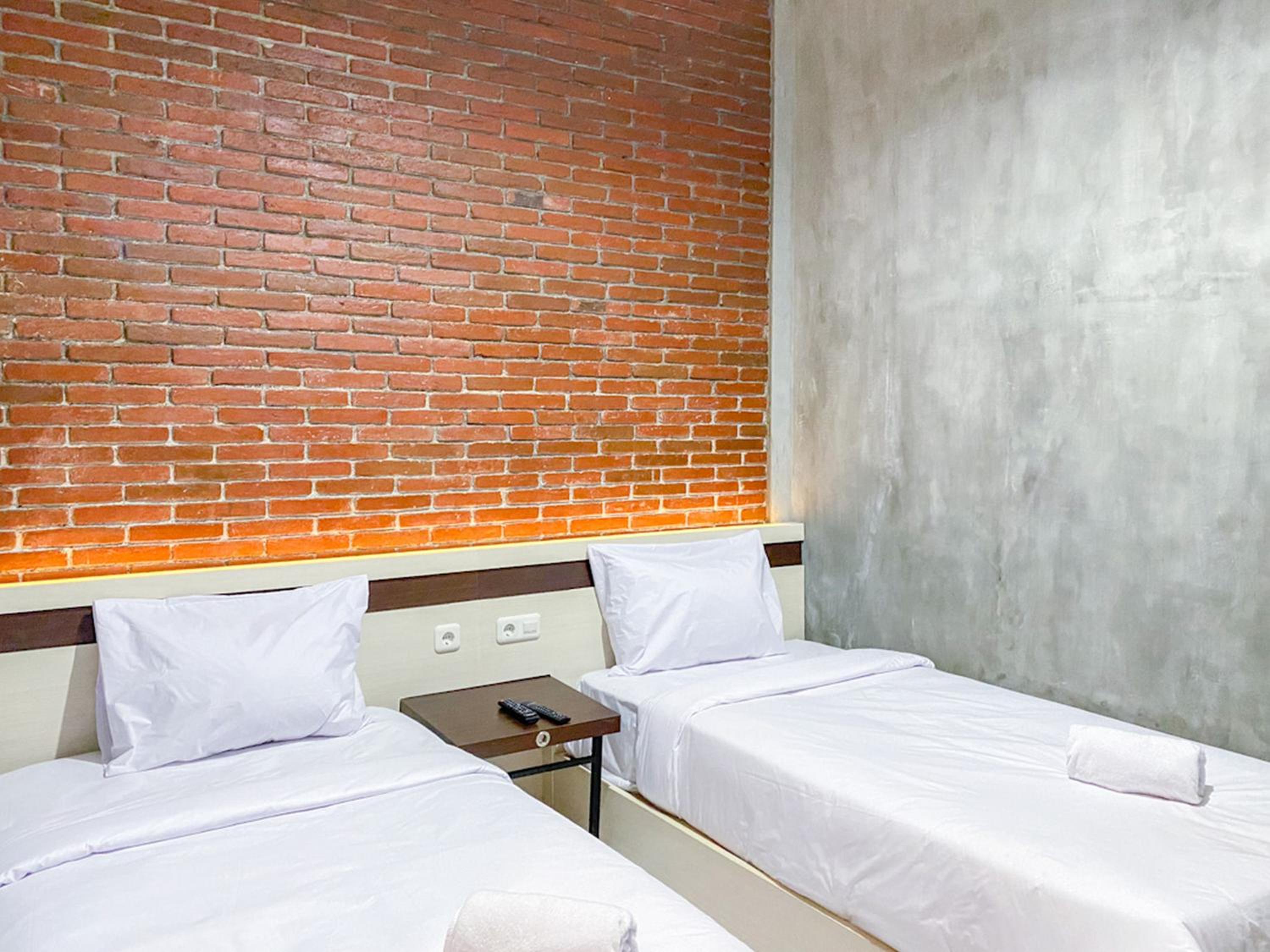 Twin Room - Photo 2