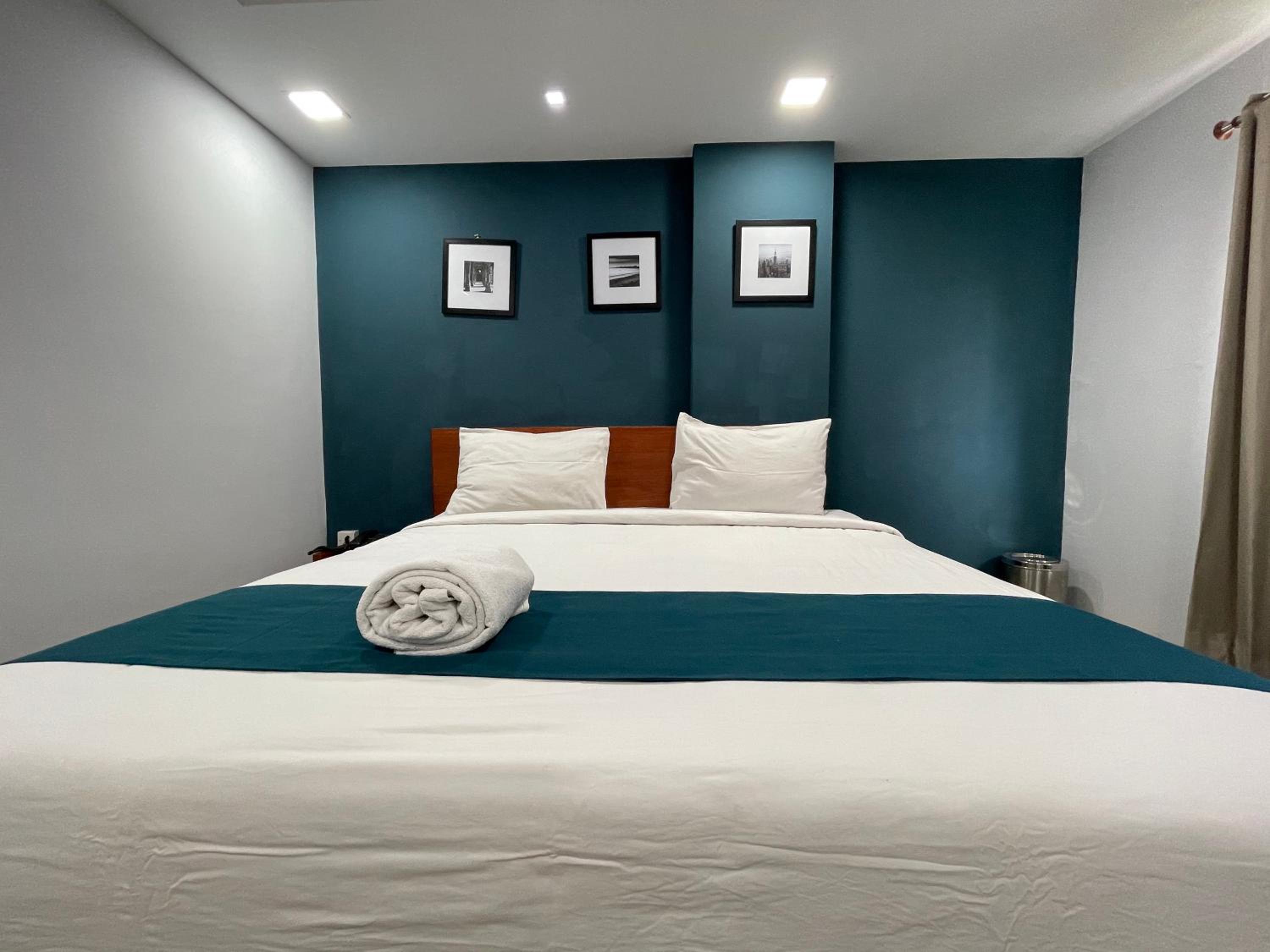 Deluxe Double Room - Photo 10
