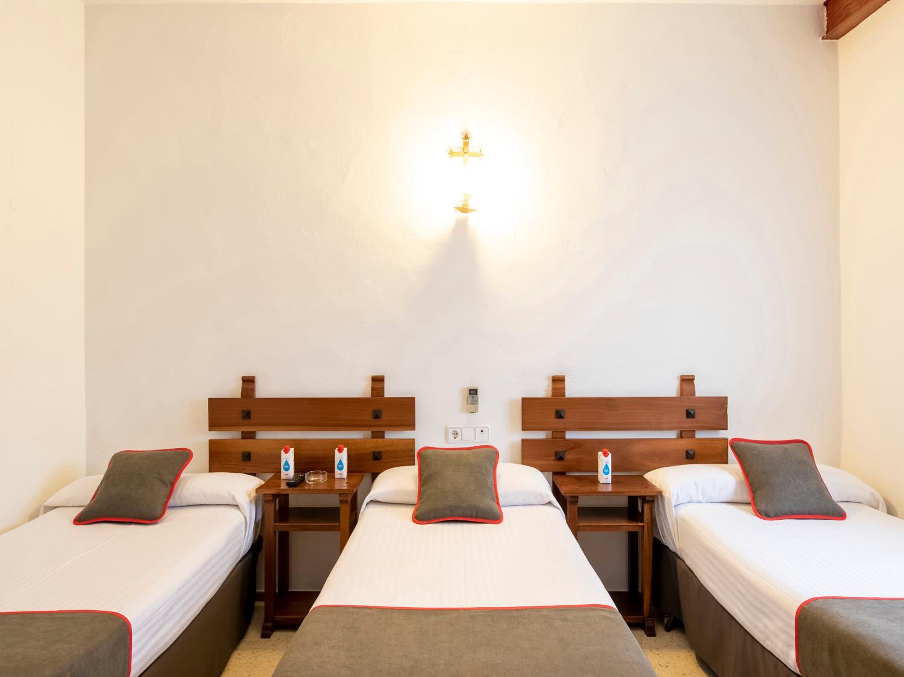 Triple Room - Photo 11