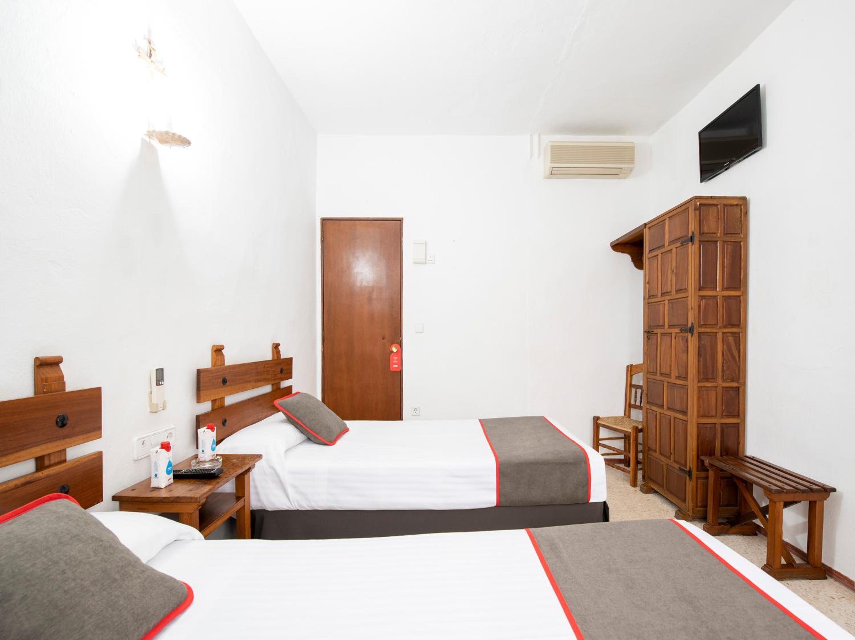 Twin Room - Photo 5