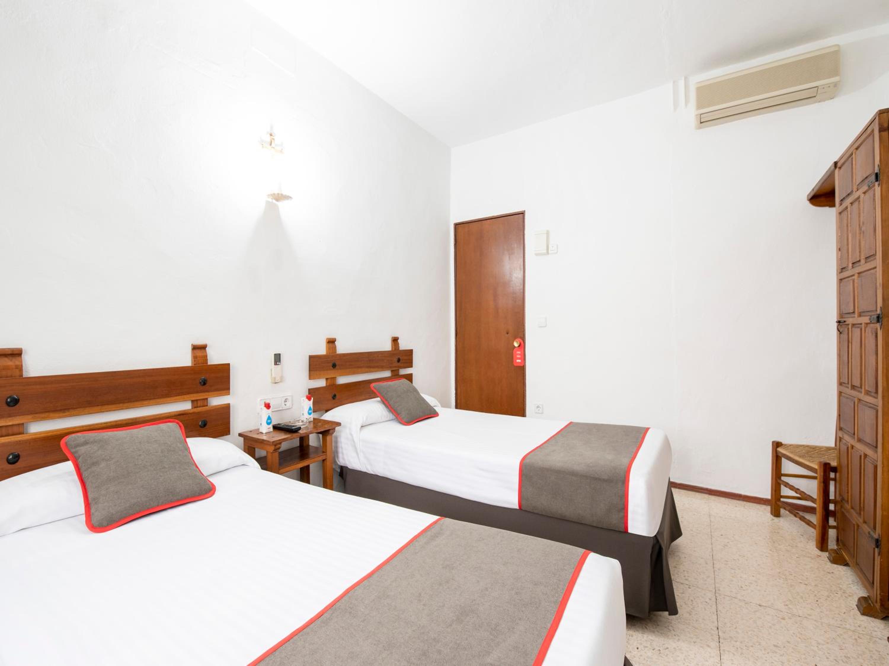 Twin Room - Photo 1