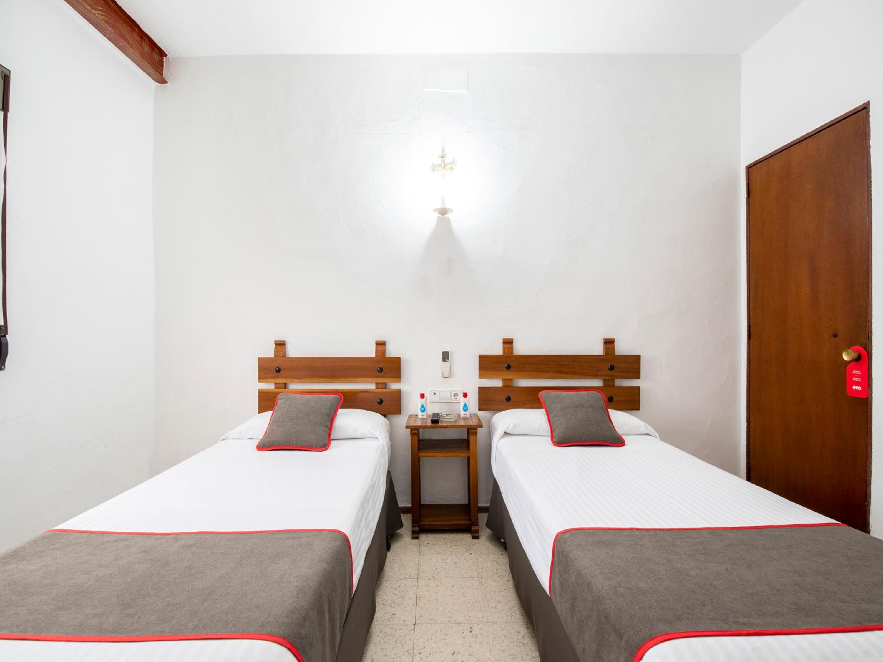 Twin Room - Photo 6