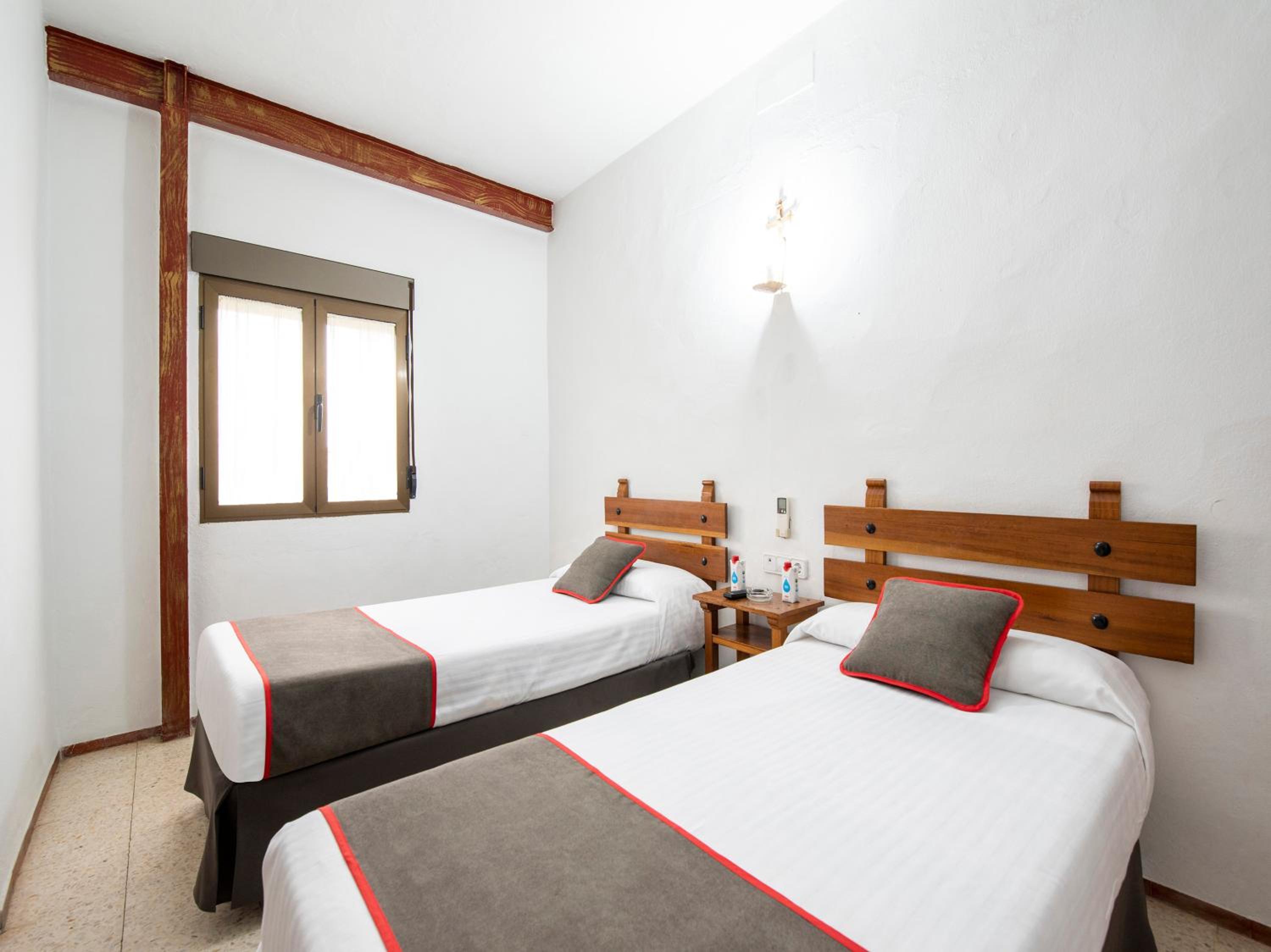 Twin Room - Photo 7