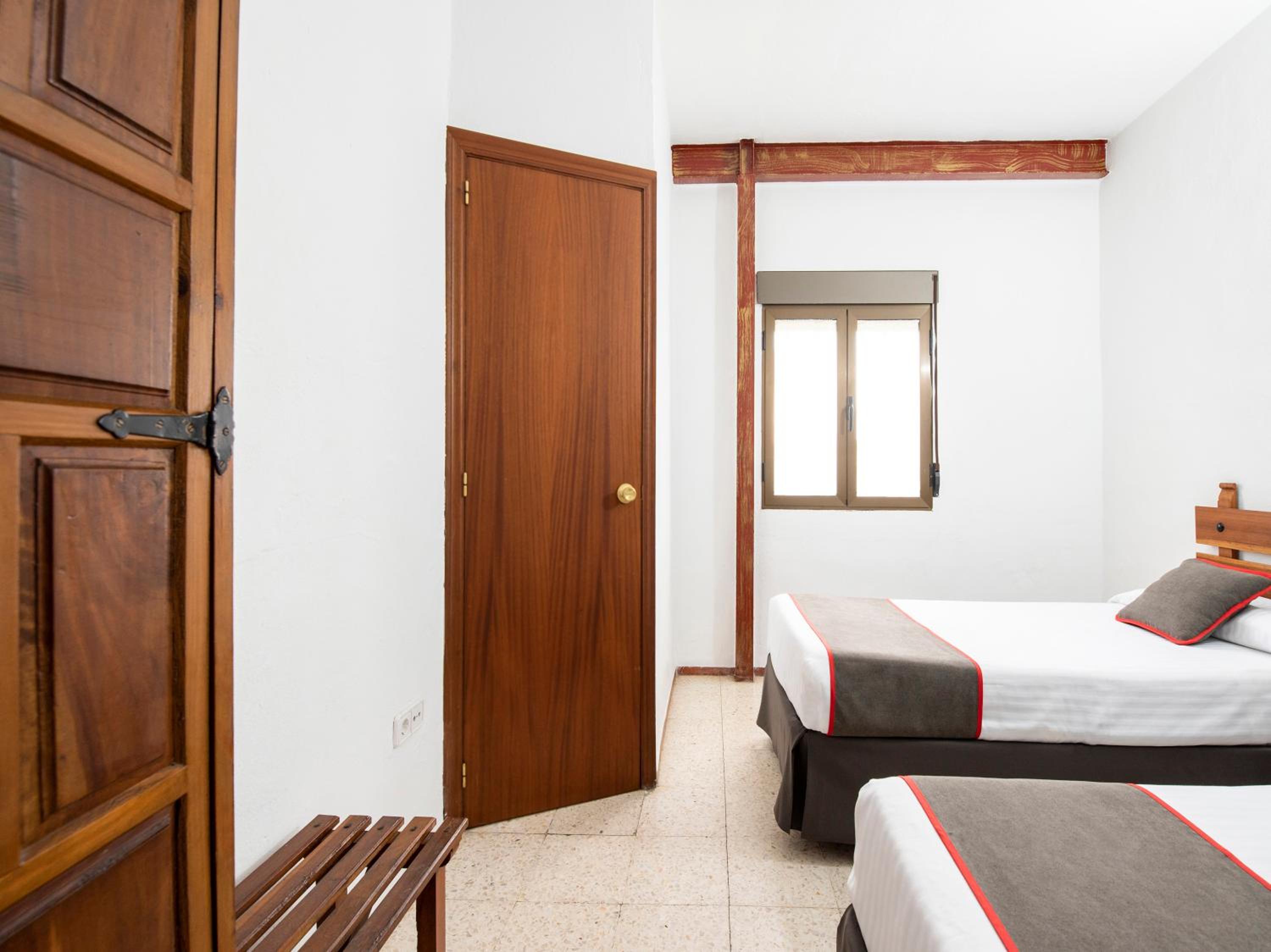 Twin Room - Photo 8