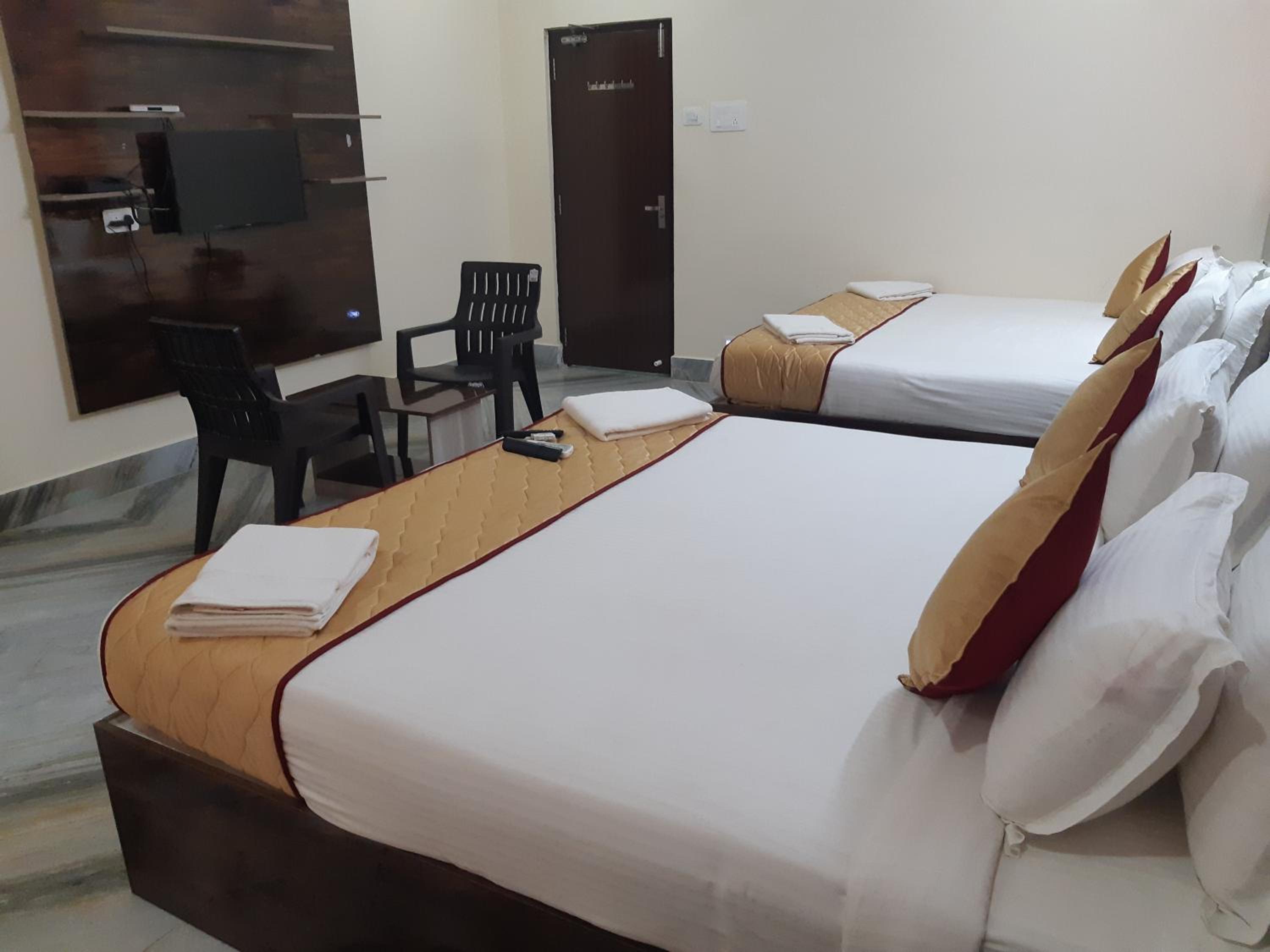Deluxe Quadruple Room - Photo 10