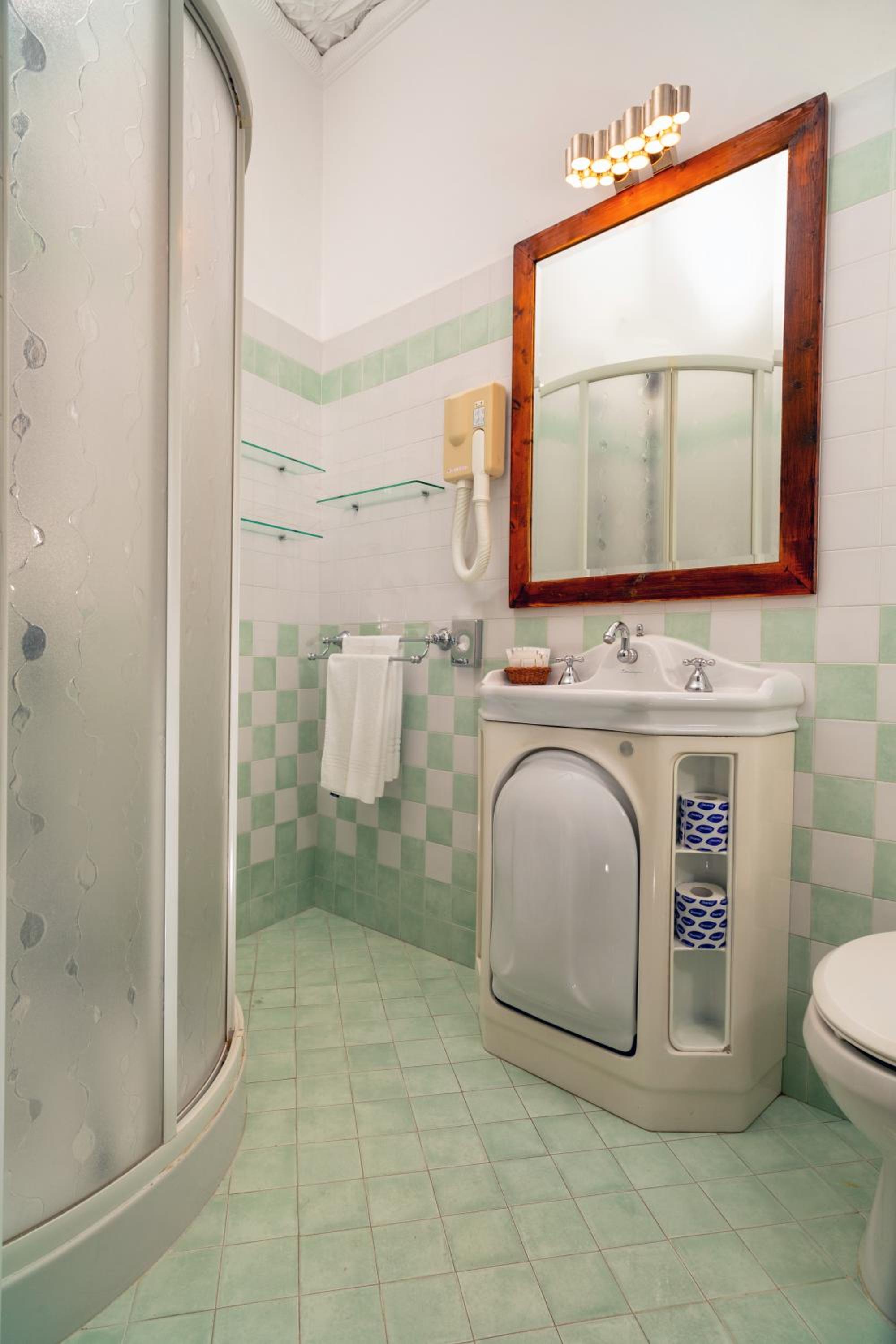 Budget Double or Twin Room photo 3