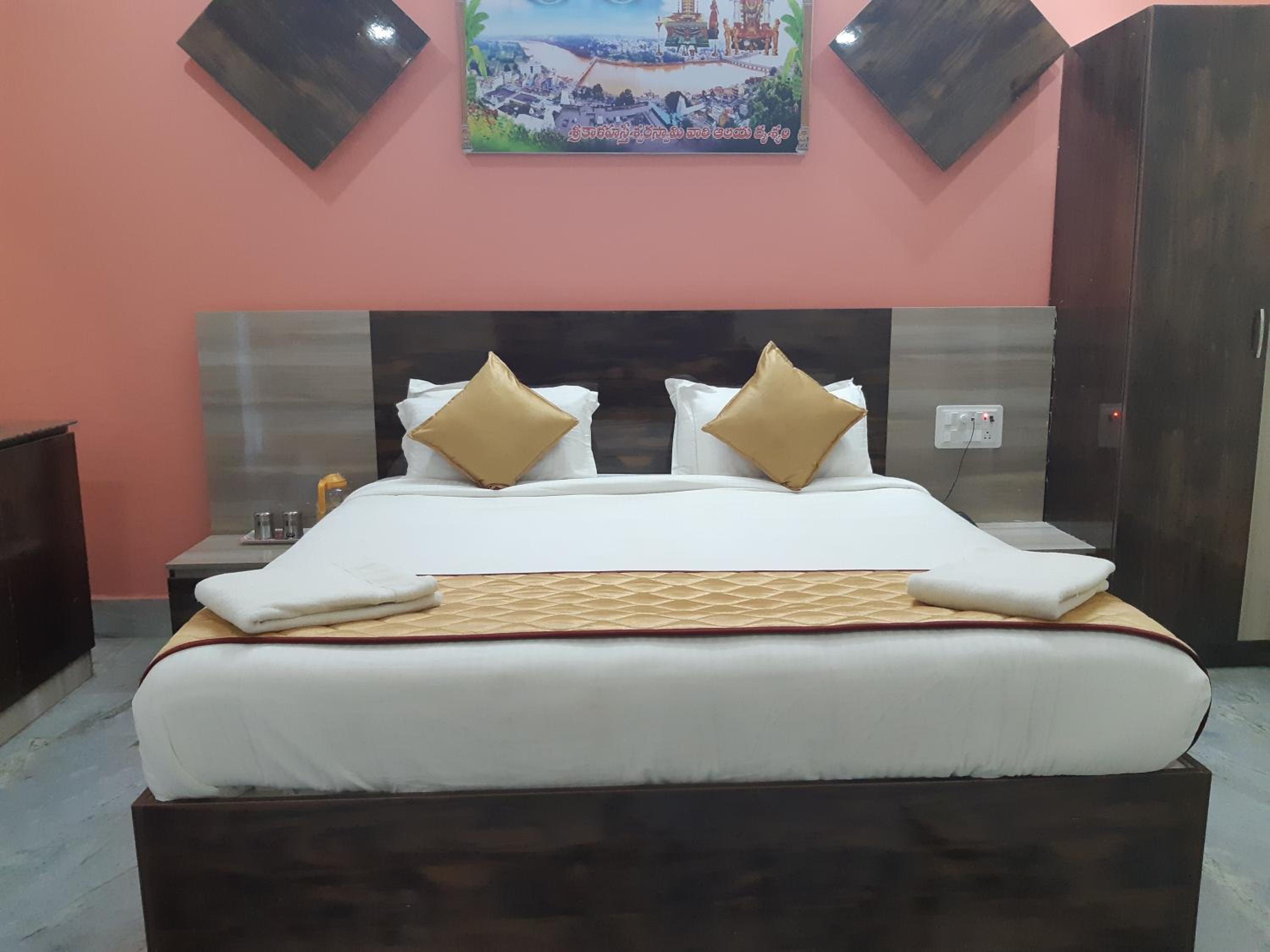 Deluxe Double Room - Photo 9