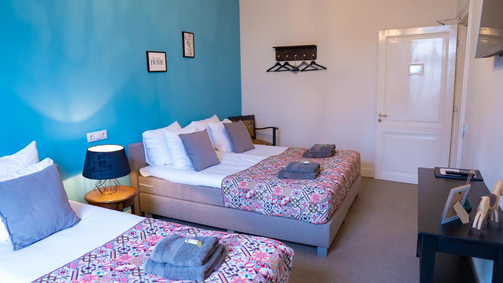 Quadruple Room with Private Bathroom photo 3