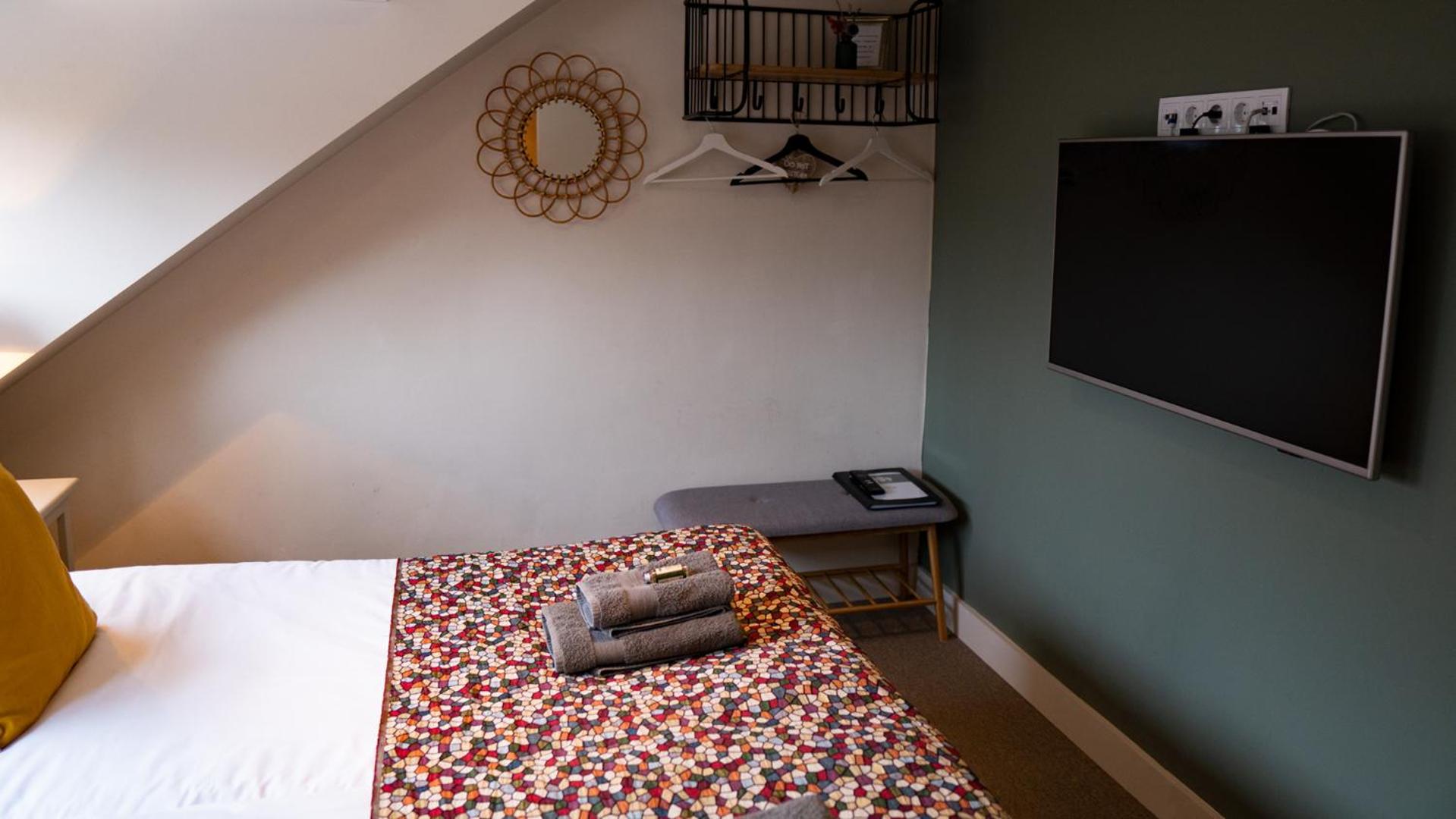 Twin Room with Private Bathroom photo 1