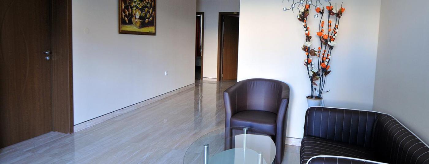 One-Bedroom Apartment with City View photo 2