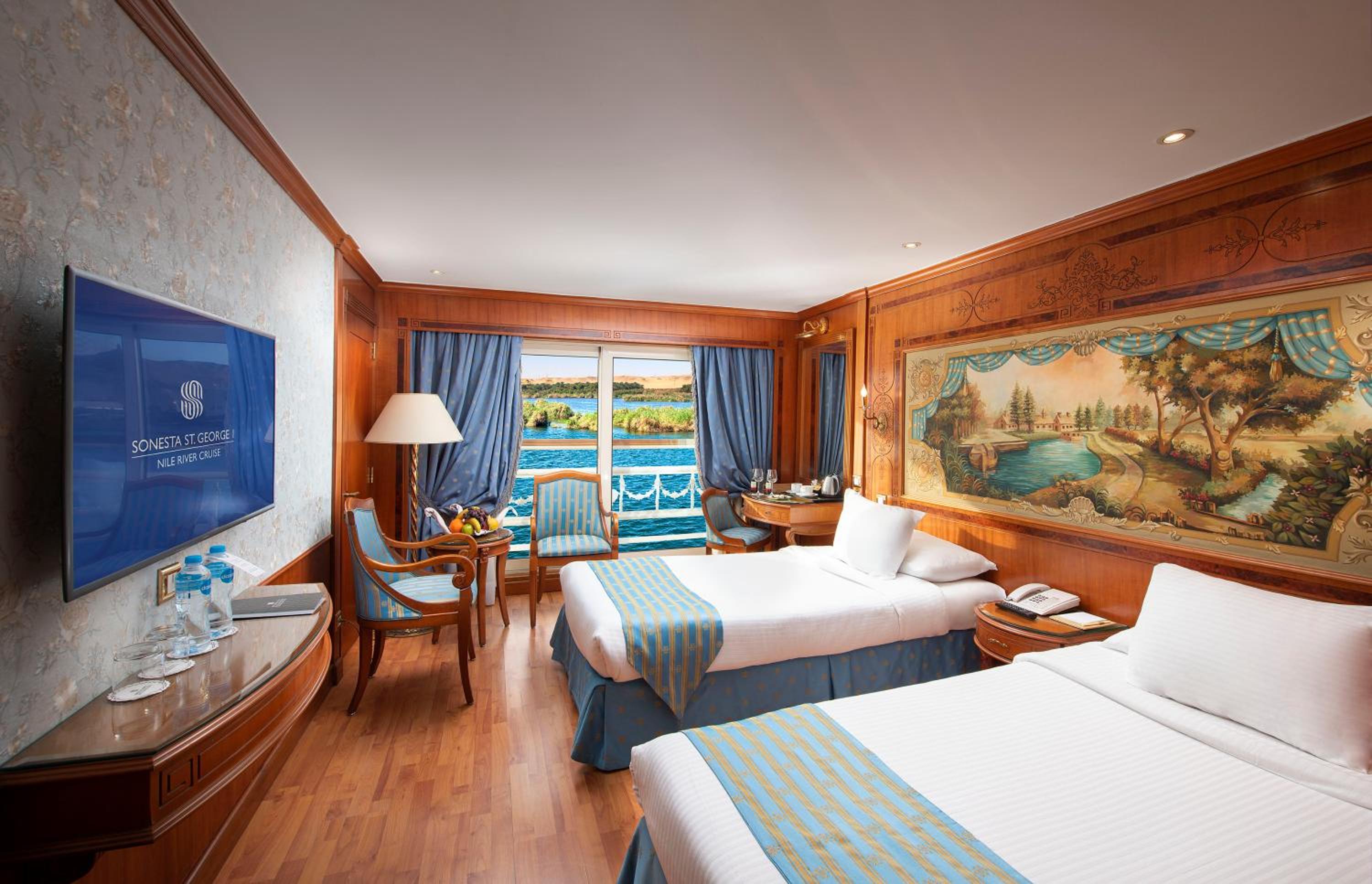 Deluxe Upper Deck Cabin 4th Floor photo 2