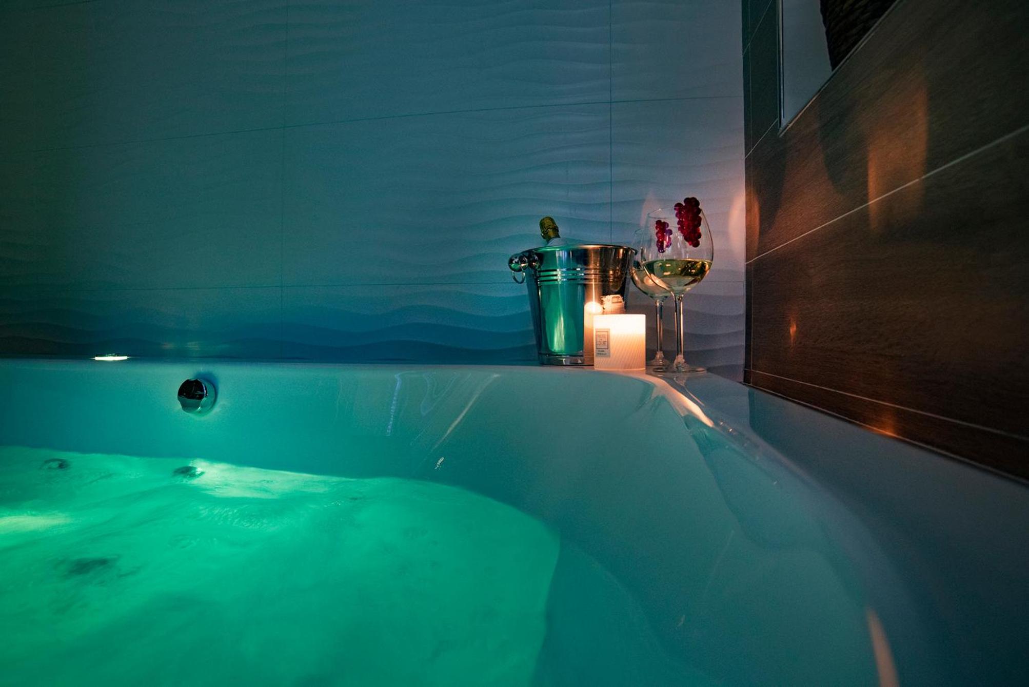 Deluxe Suite with Spa Bath photo 2