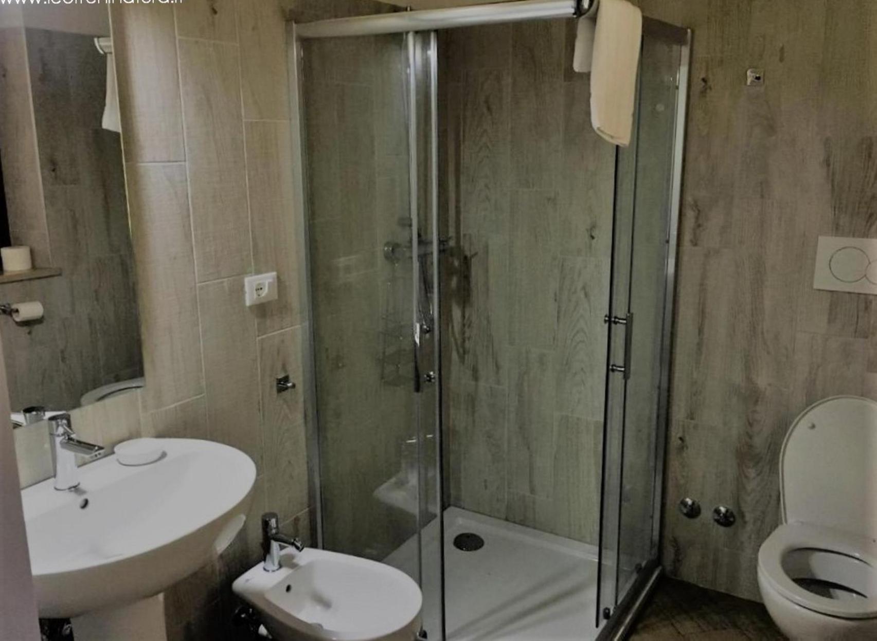 Triple Room with Private Bathroom - Photo 3