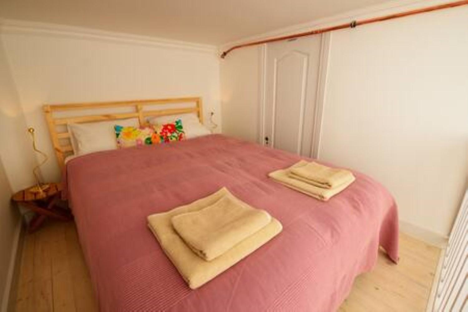 Two-Bedroom Apartment - Photo 10