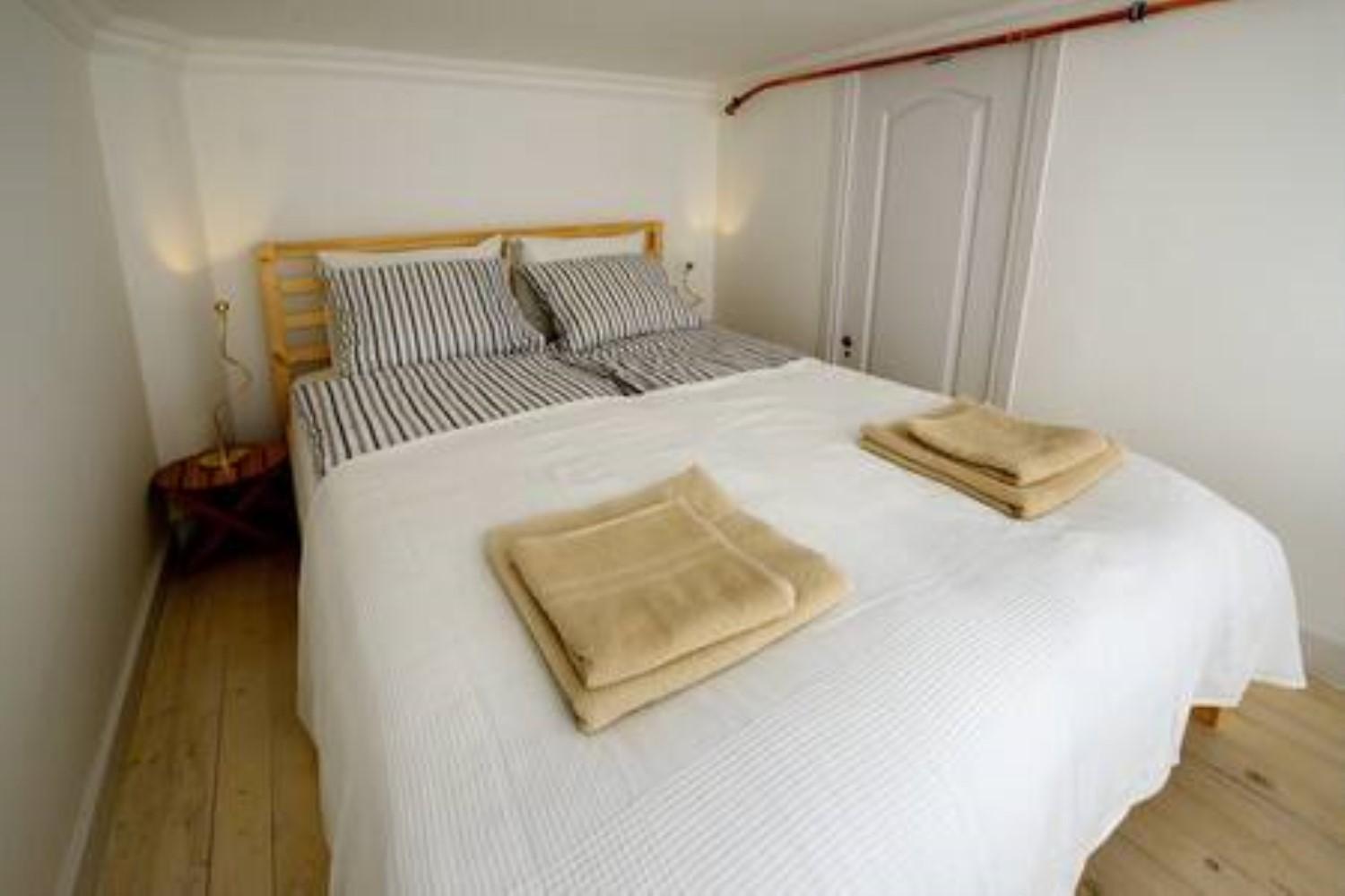 Two-Bedroom Apartment - Photo 9