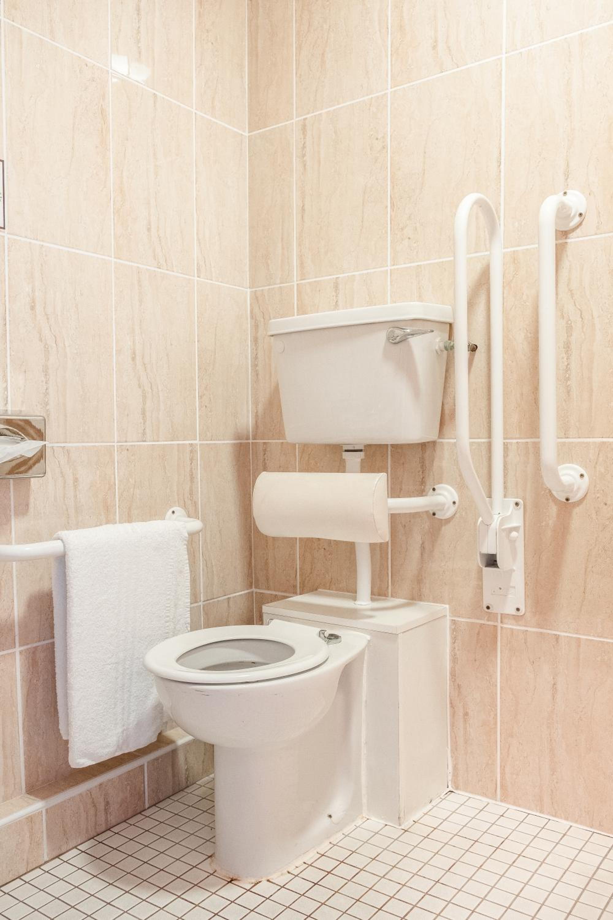 Double & Single Room - Disability Access - Photo 6