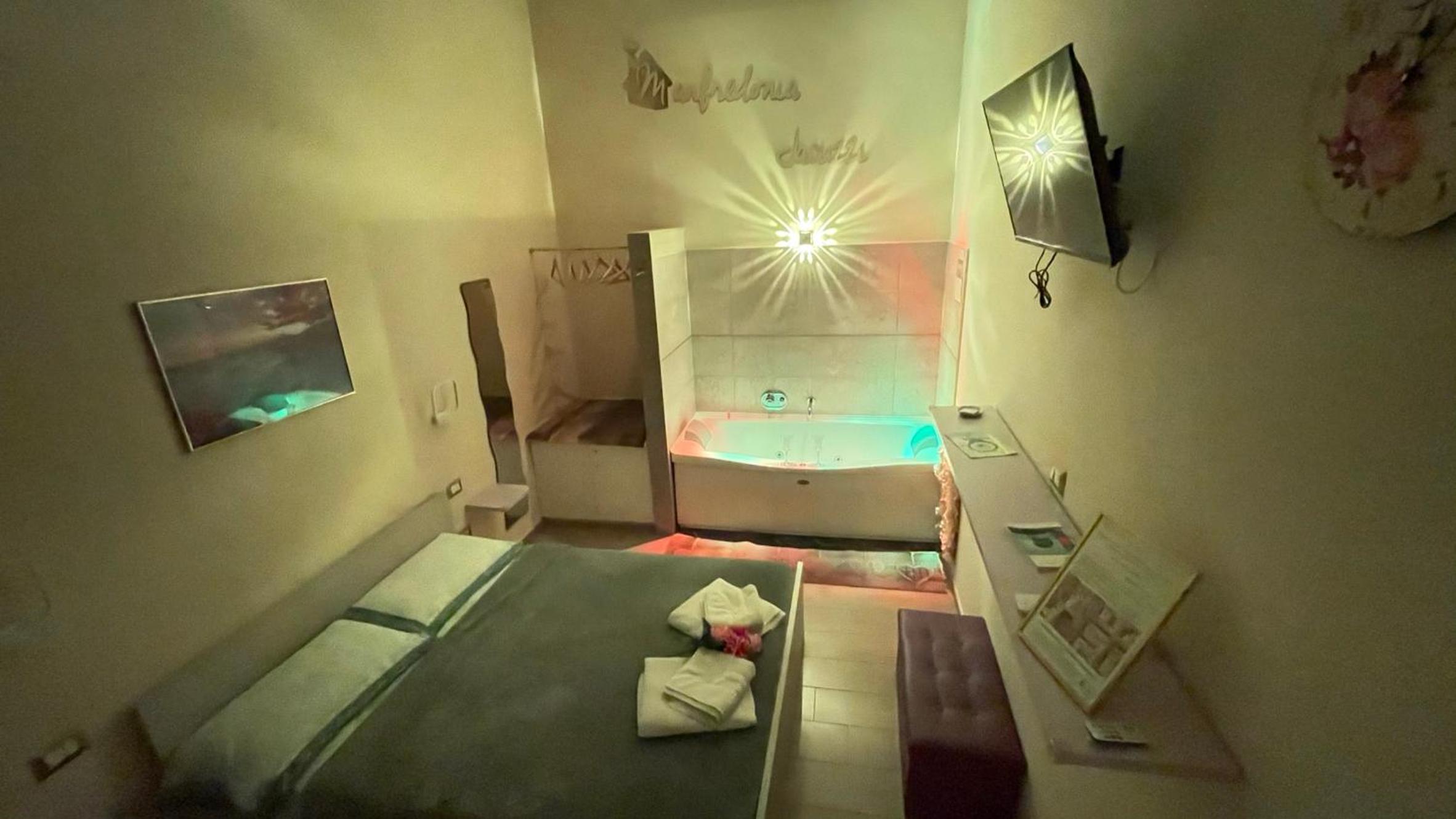 Deluxe Double Room with Bath photo 1