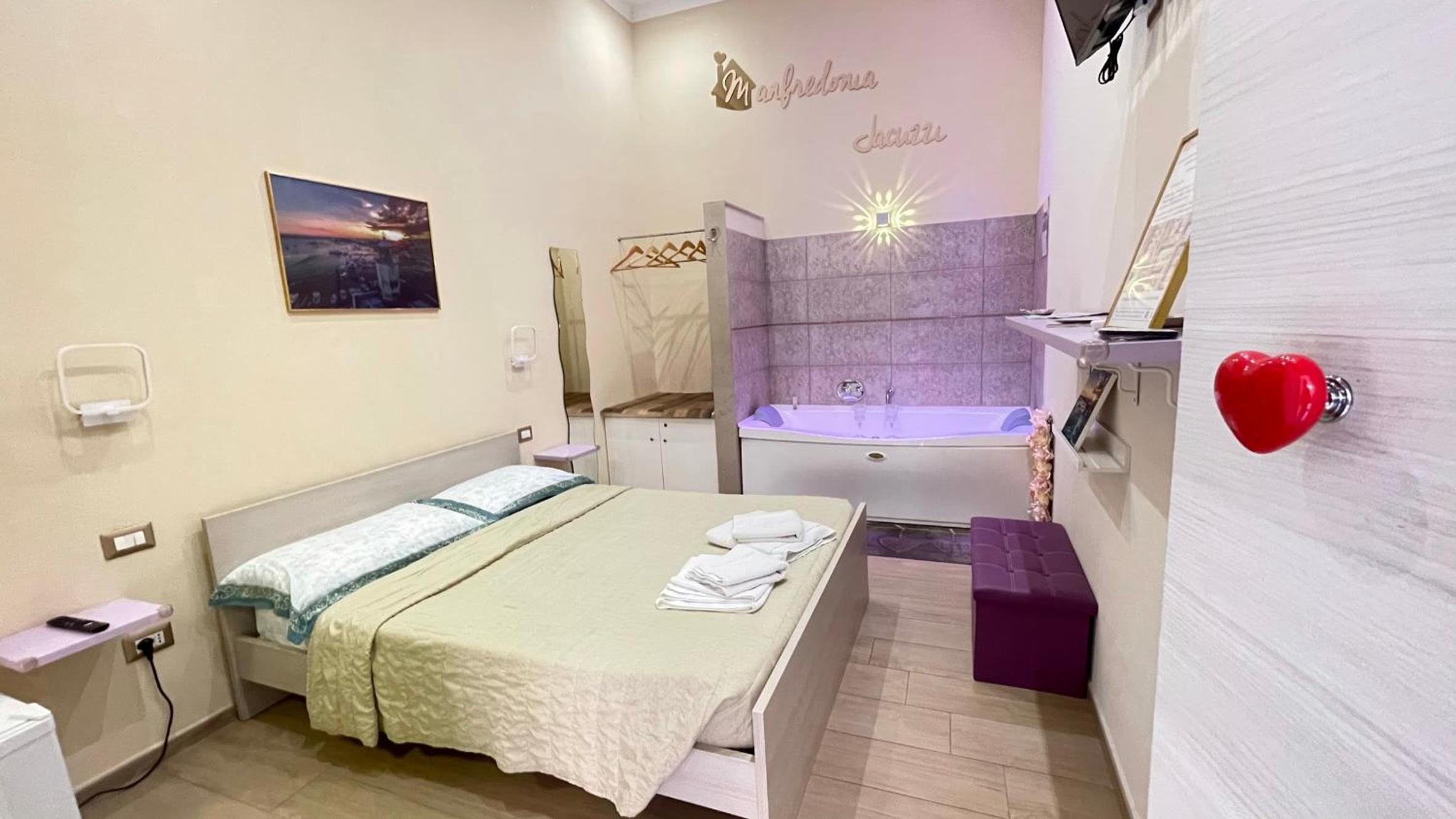 Deluxe Double Room with Bath photo 3