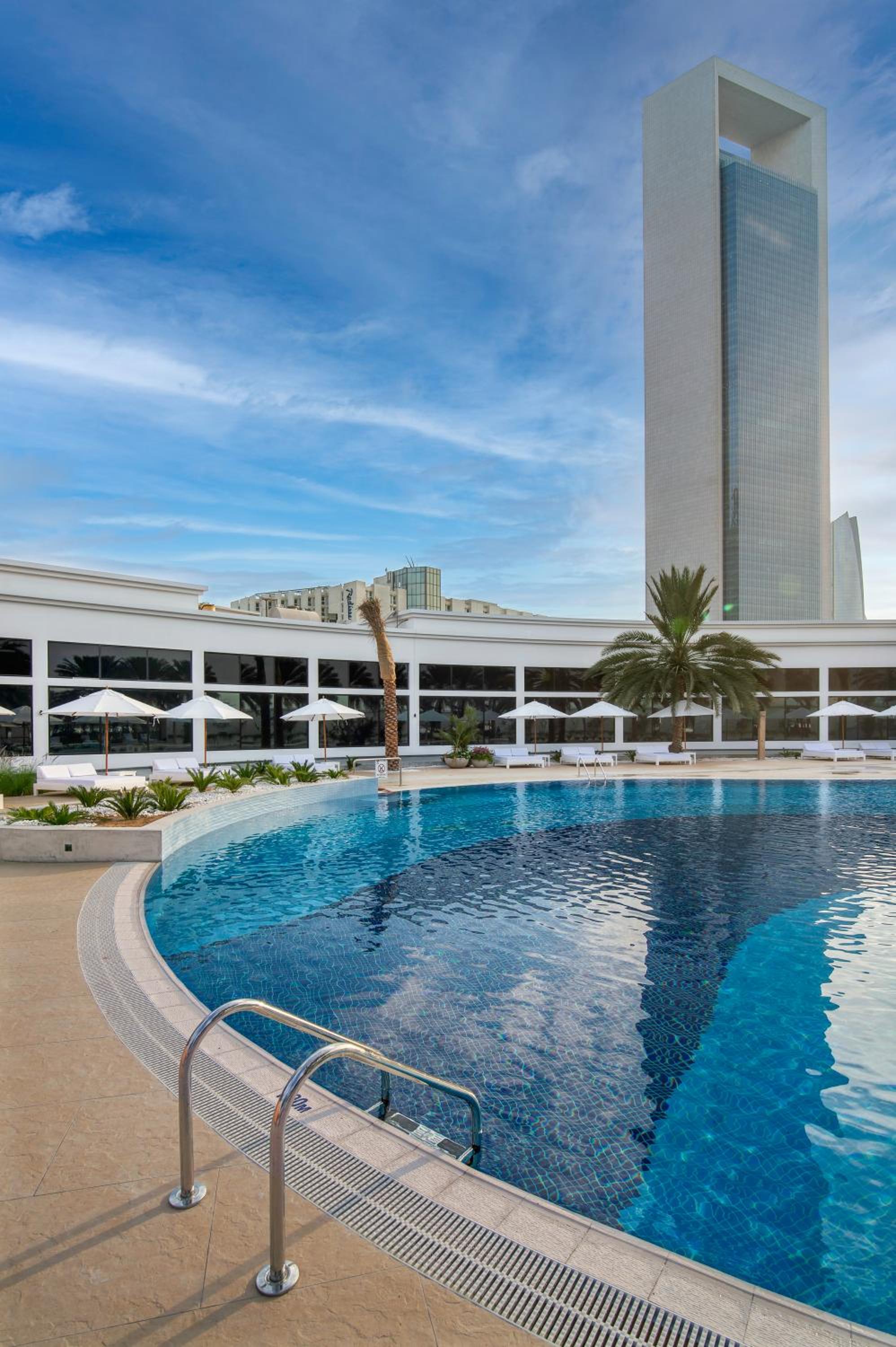 Superior Room Including Complimentary access to Surf Pool, Adventure Park, Wave Pool and Lazy River — photo 7