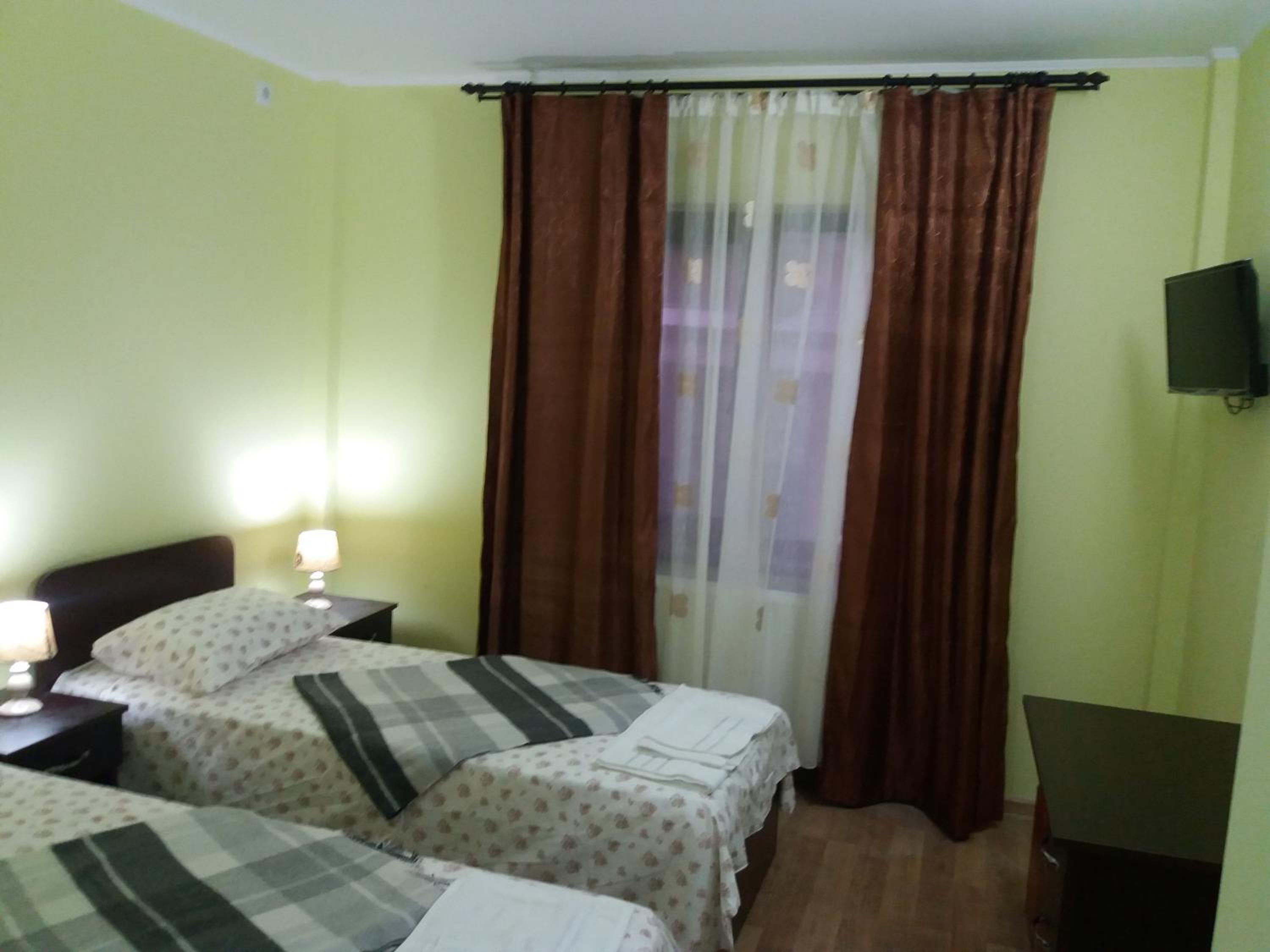 Double or Twin Room with Bathroom - Photo 1