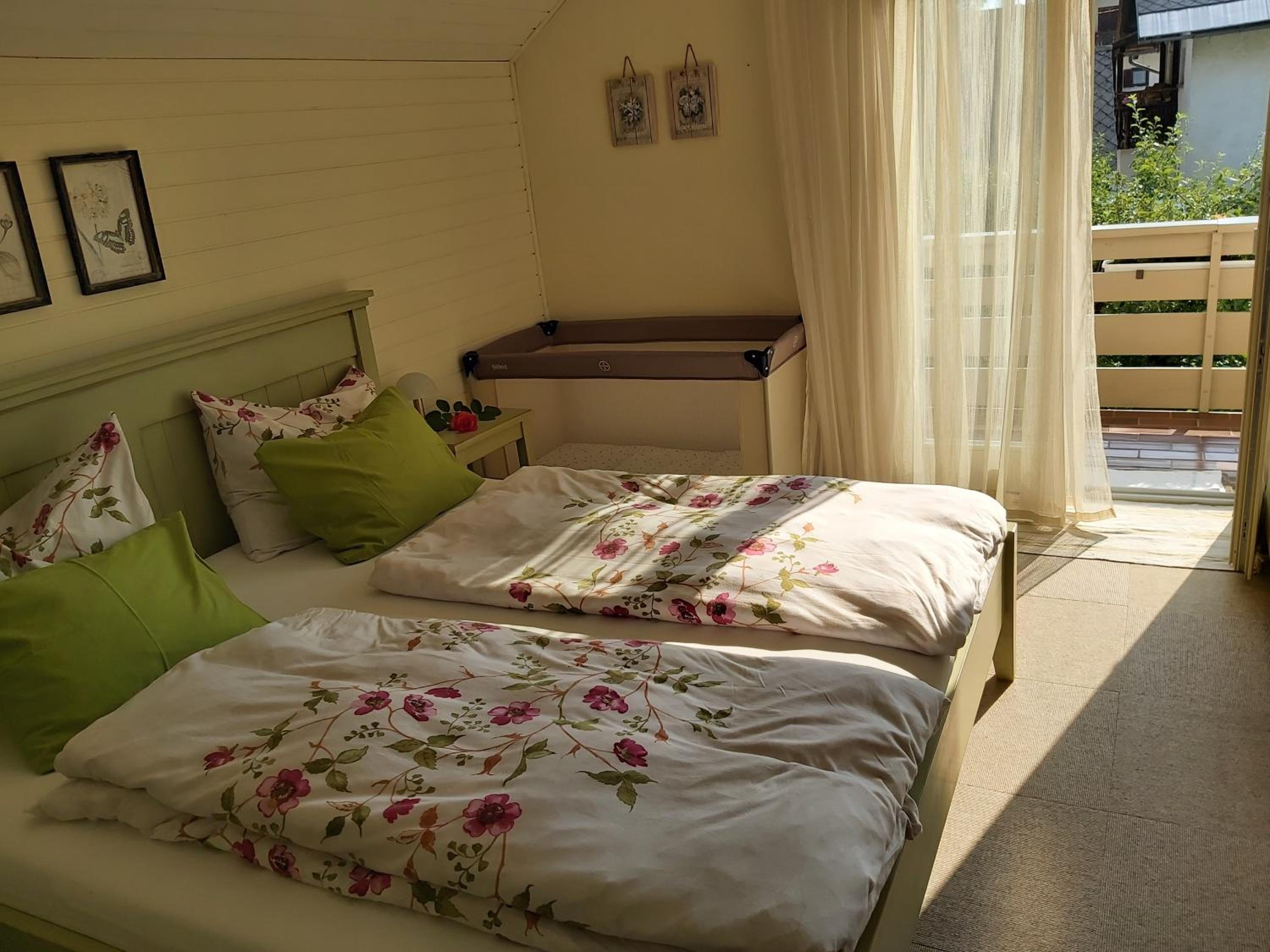 Three-Bedroom Apartment with Balcony and Mountain View - Photo 73