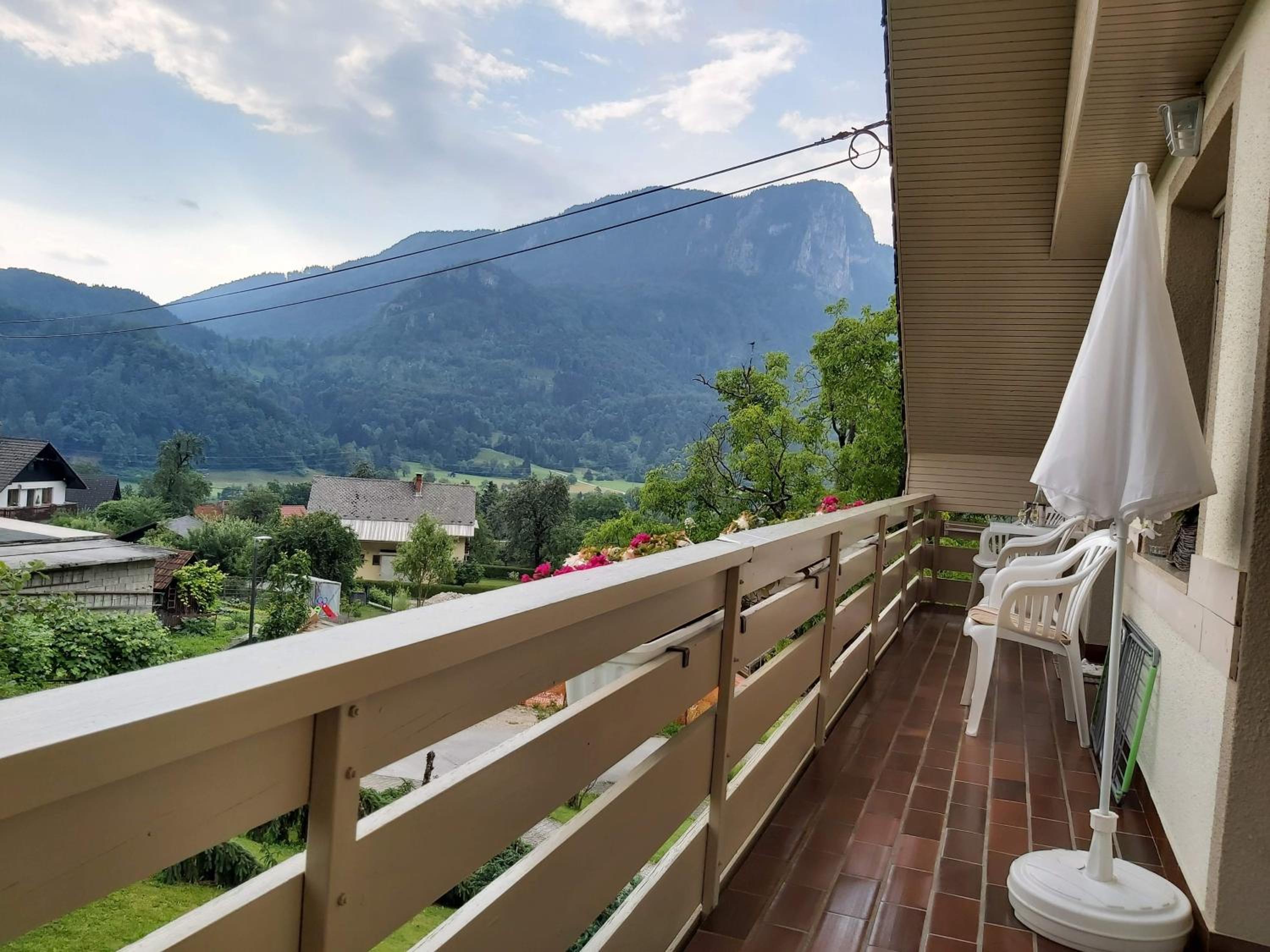 Three-Bedroom Apartment with Balcony and Mountain View - Photo 22