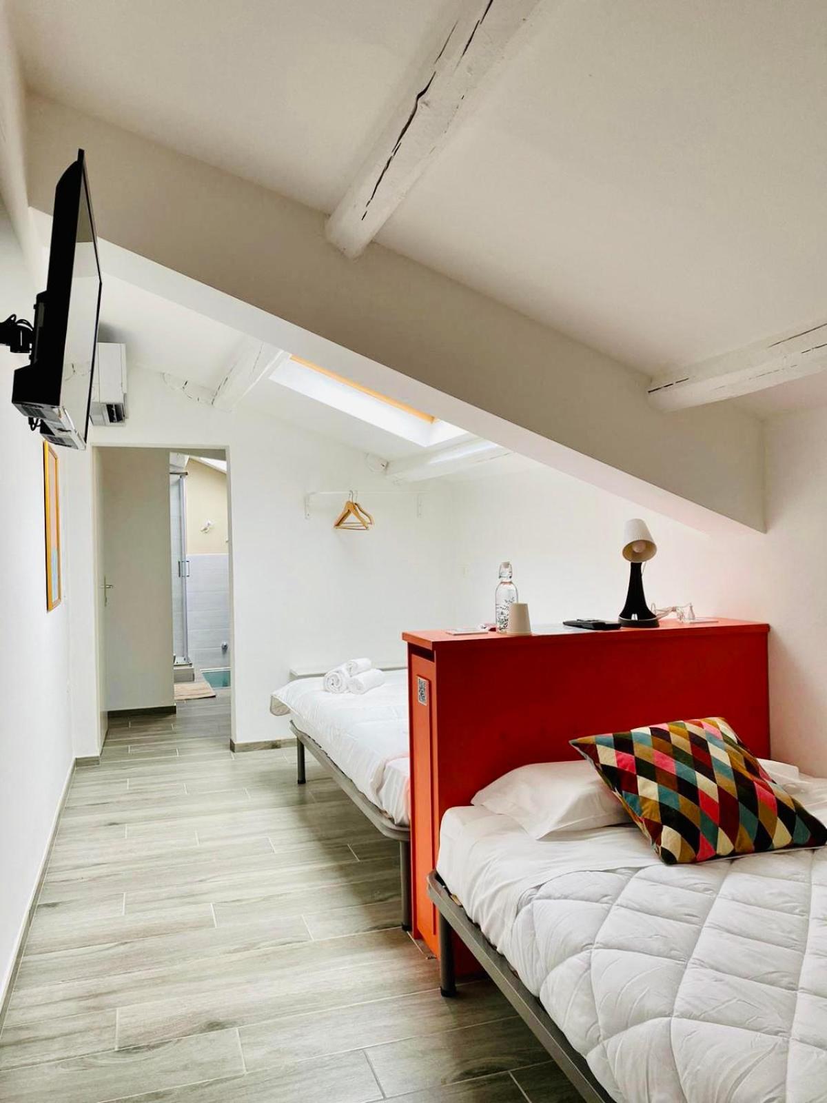 Standard Twin Room - Photo 2